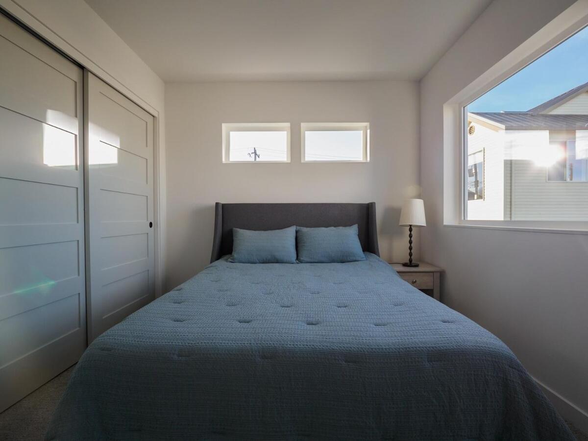 Steps To Alki With Water Views Rooftop Deck * Seattle