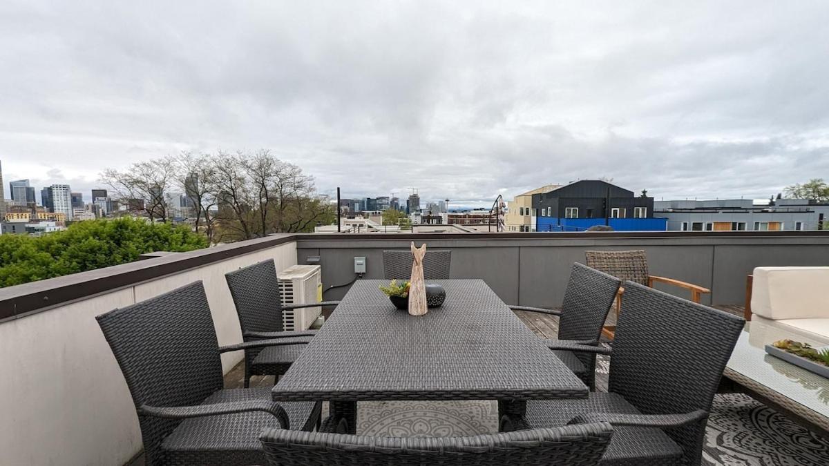 Rooftop Views Of The Space Needle, Sound, & Holiday home Seattle