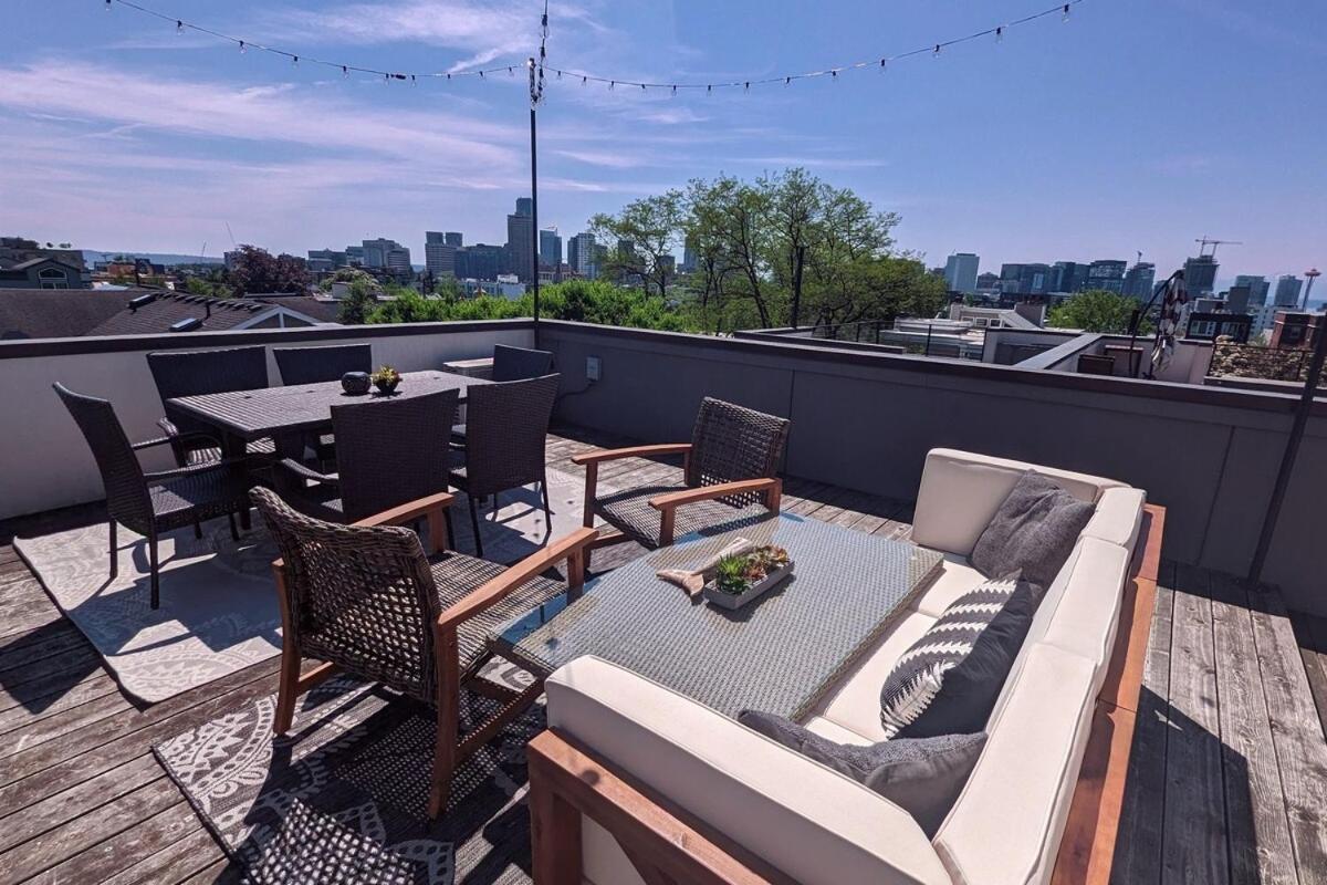 Holiday home Rooftop Views Of The Space Needle, Sound, & *