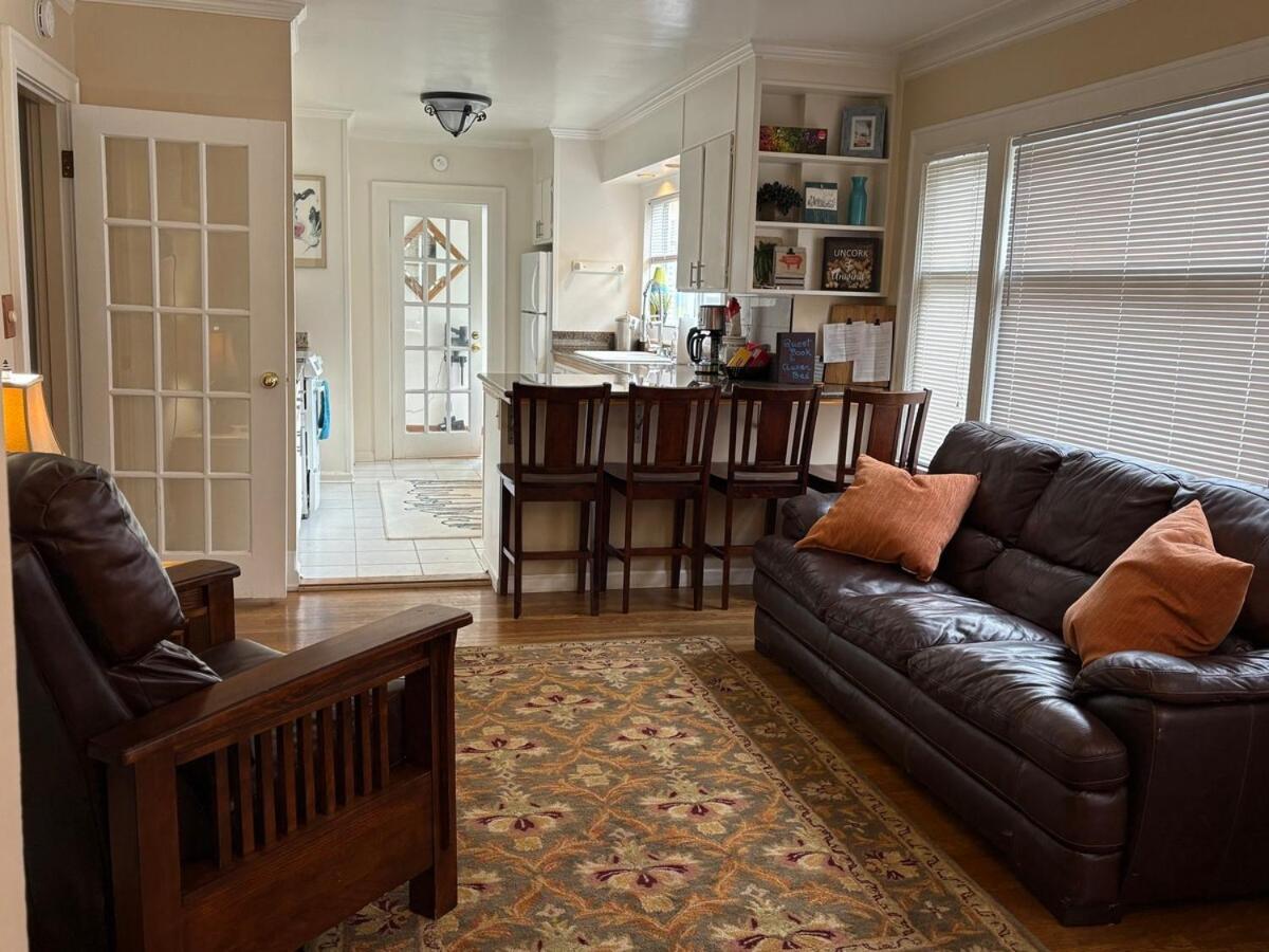 Seattle-queen Anne-- 7 Bedroom 3 Ba--one Block To Spu * Seattle