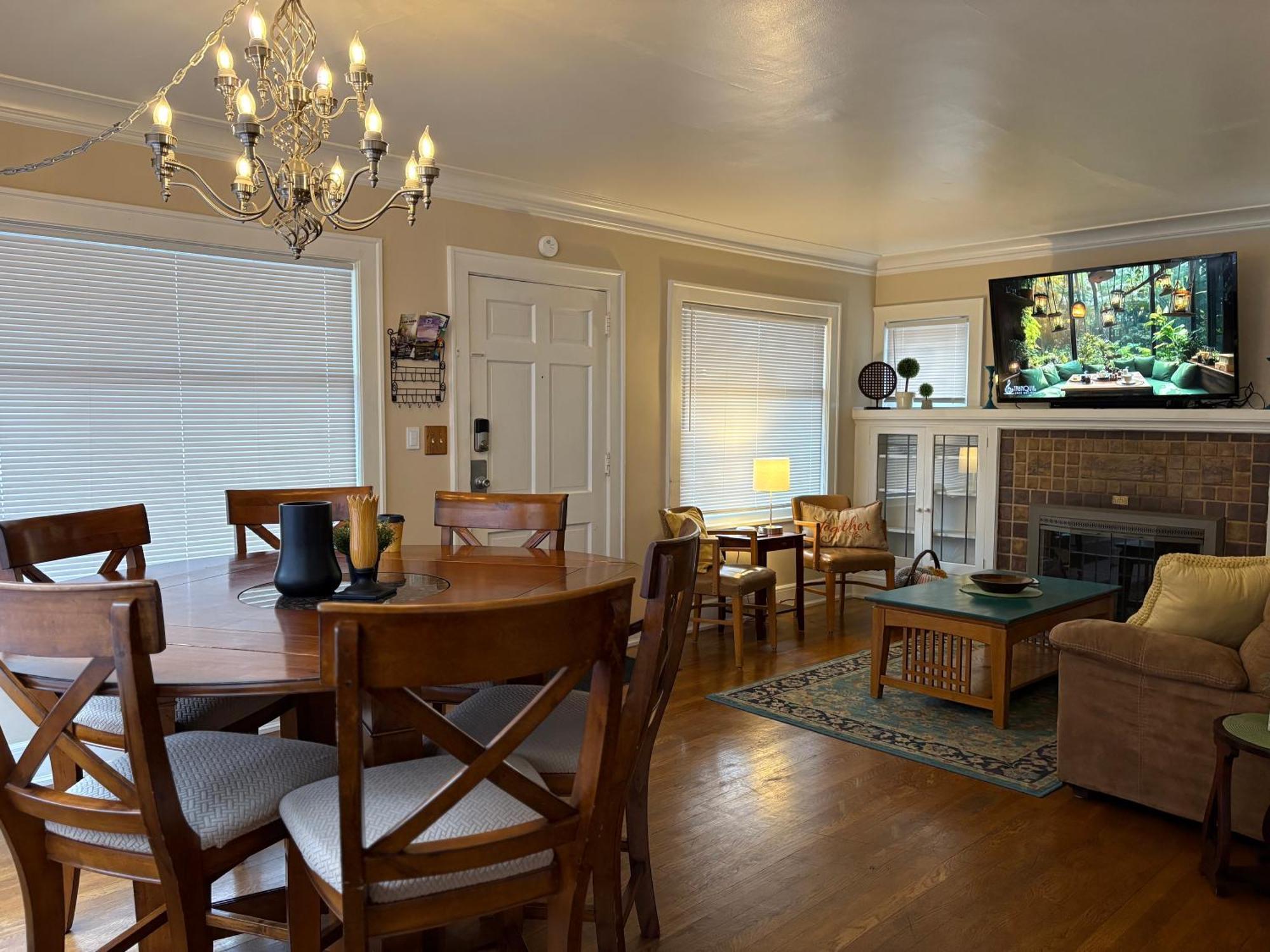 Seattle-queen Anne-- 7 Bedroom 3 Ba--one Block To Spu