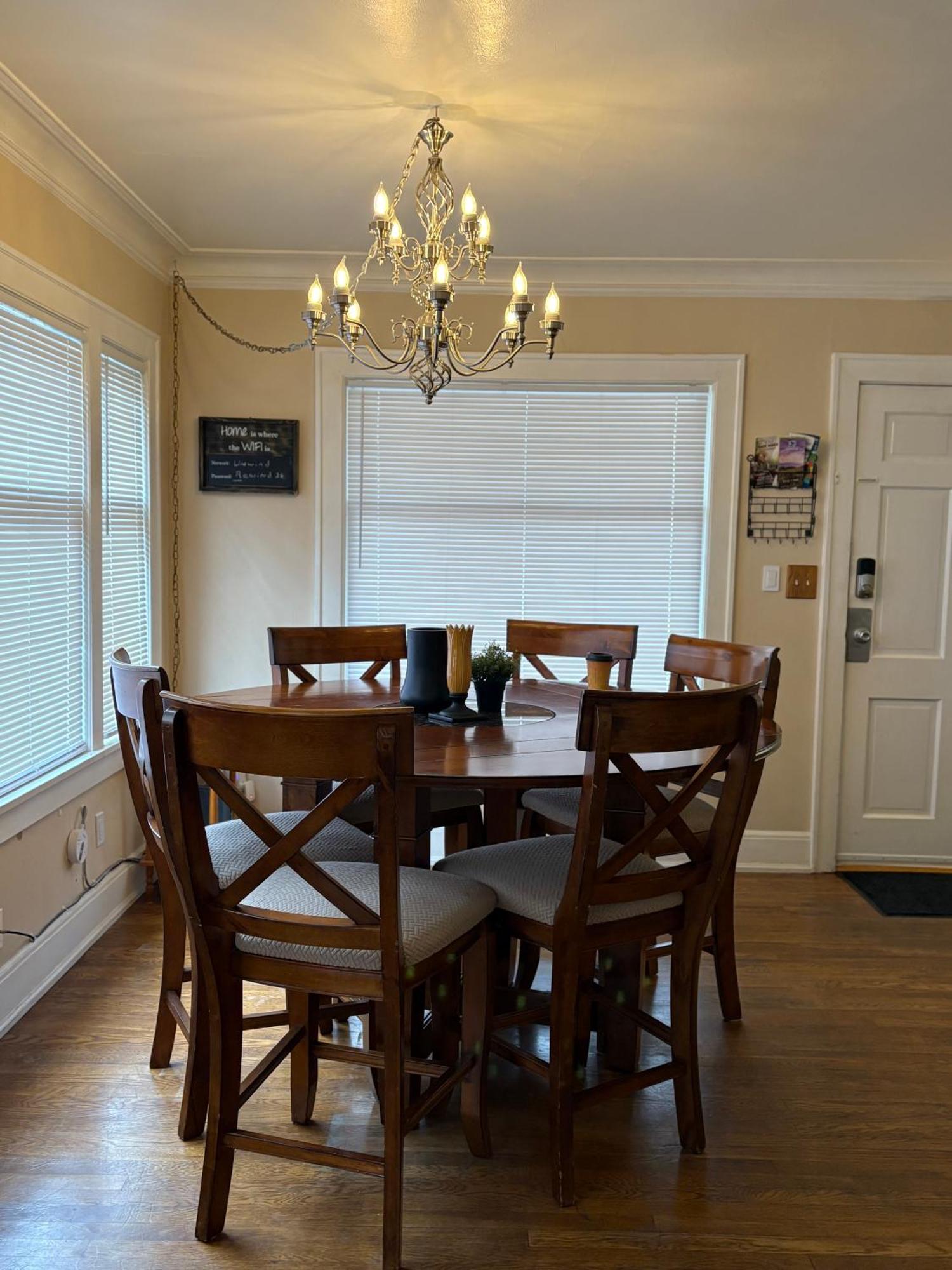 Seattle-queen Anne-- 7 Bedroom 3 Ba--one Block To Spu Holiday home *