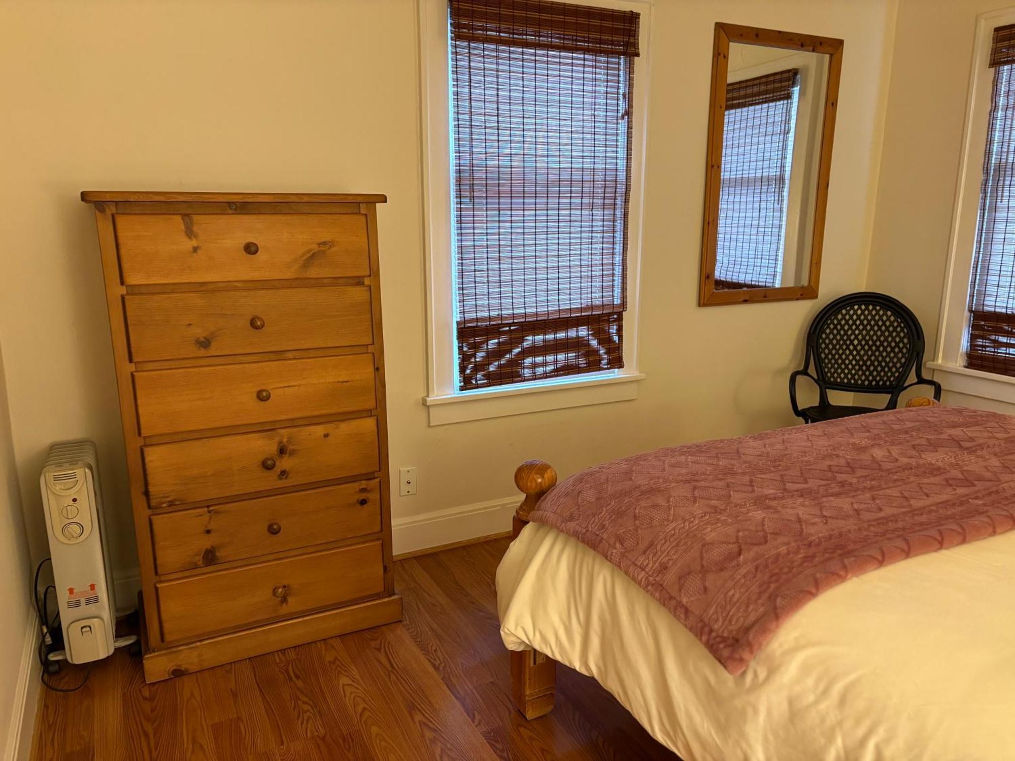Seattle-queen Anne-- 7 Bedroom 3 Ba--one Block To Spu *
