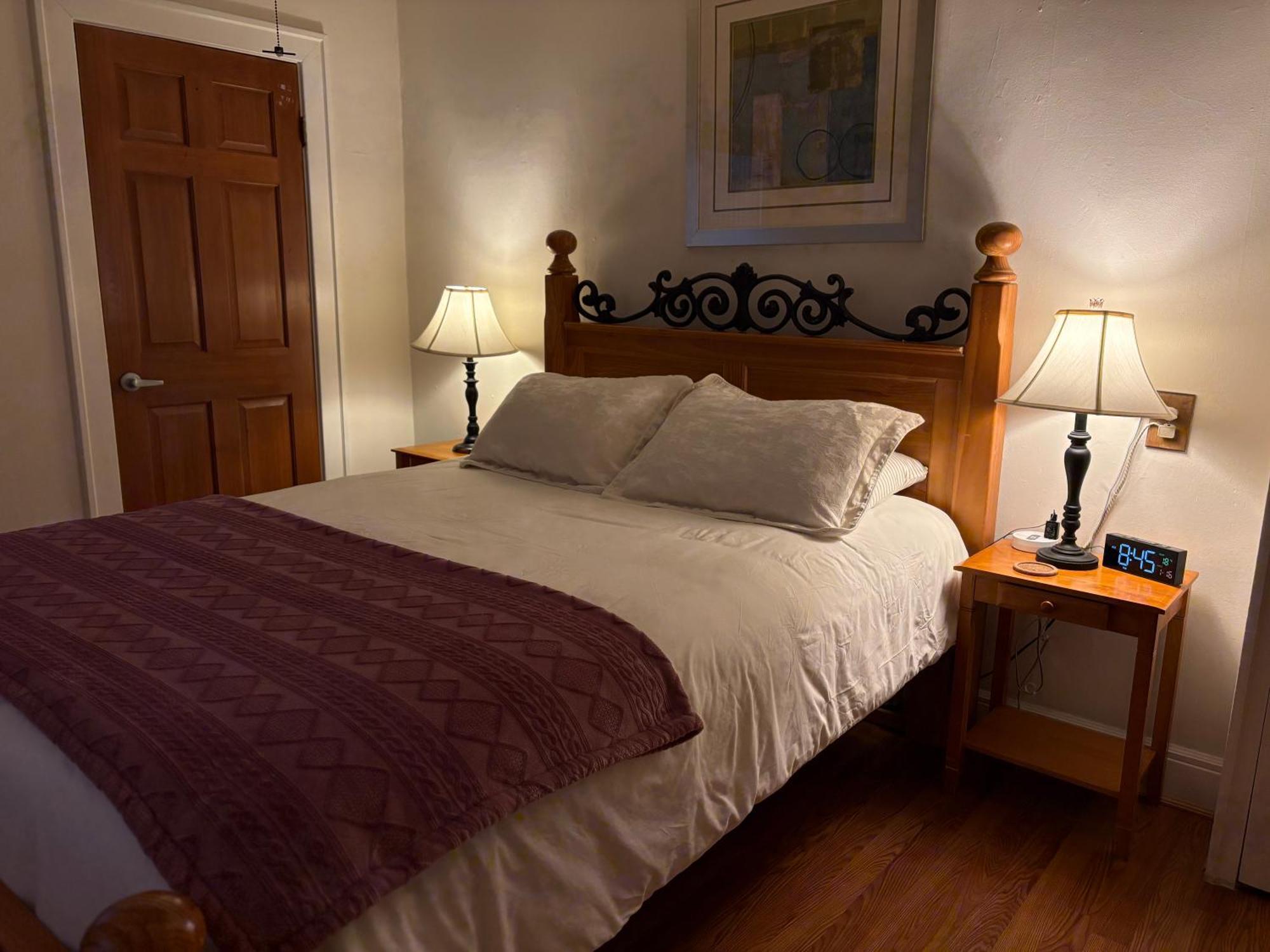 Seattle-queen Anne-- 7 Bedroom 3 Ba--one Block To Spu