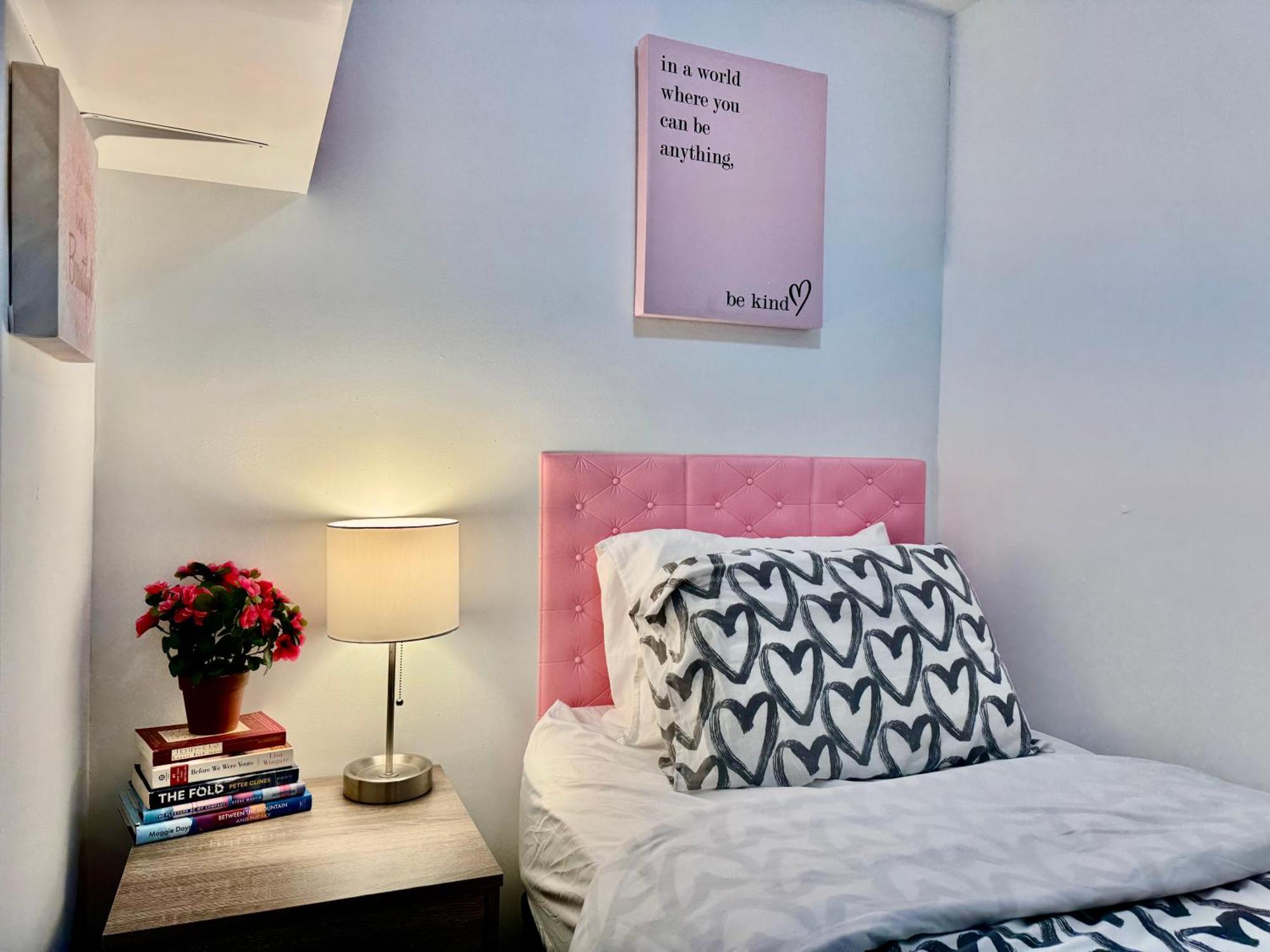 Tiny Private On The 1st Floor With Shared Bathroom Near Seatac Airport And Downtown
