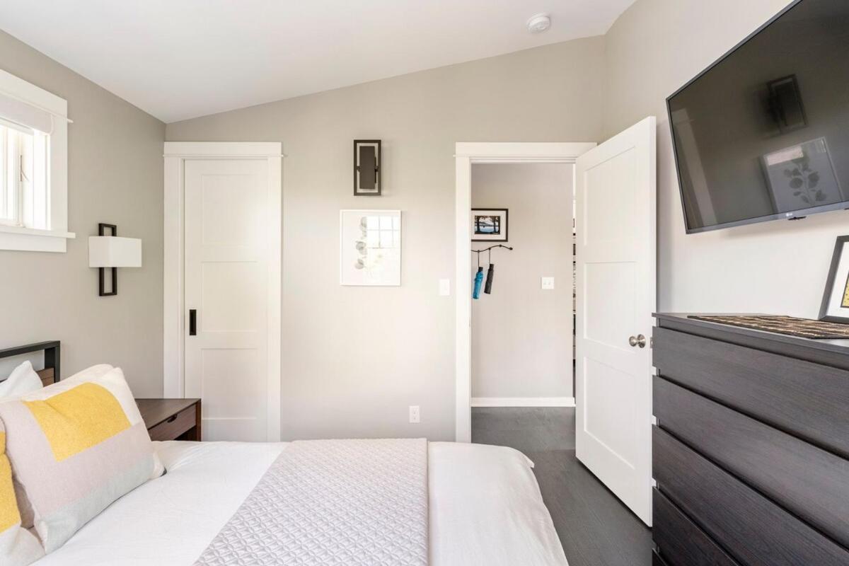 Bright One Bedroom With Garage In Fremont Neighborhood * Seattle