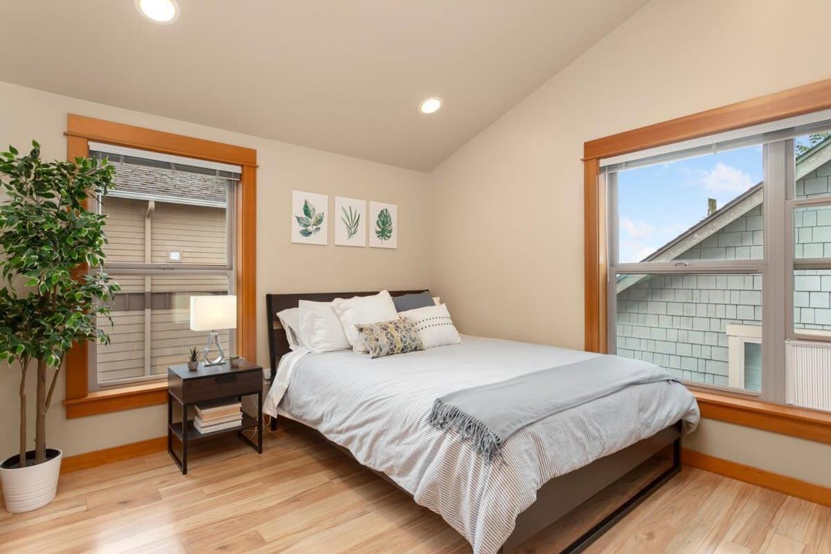 Modern Townhouse Near Dt & Stadium Parking