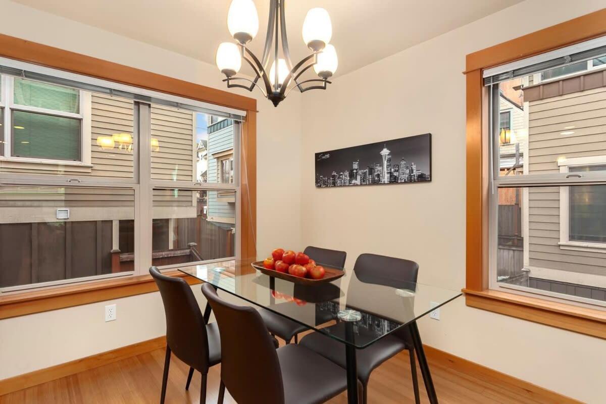 Holiday home Modern Townhouse Near Dt & Stadium Parking