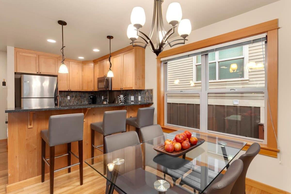 Modern Townhouse Near Dt & Stadium Parking * Seattle