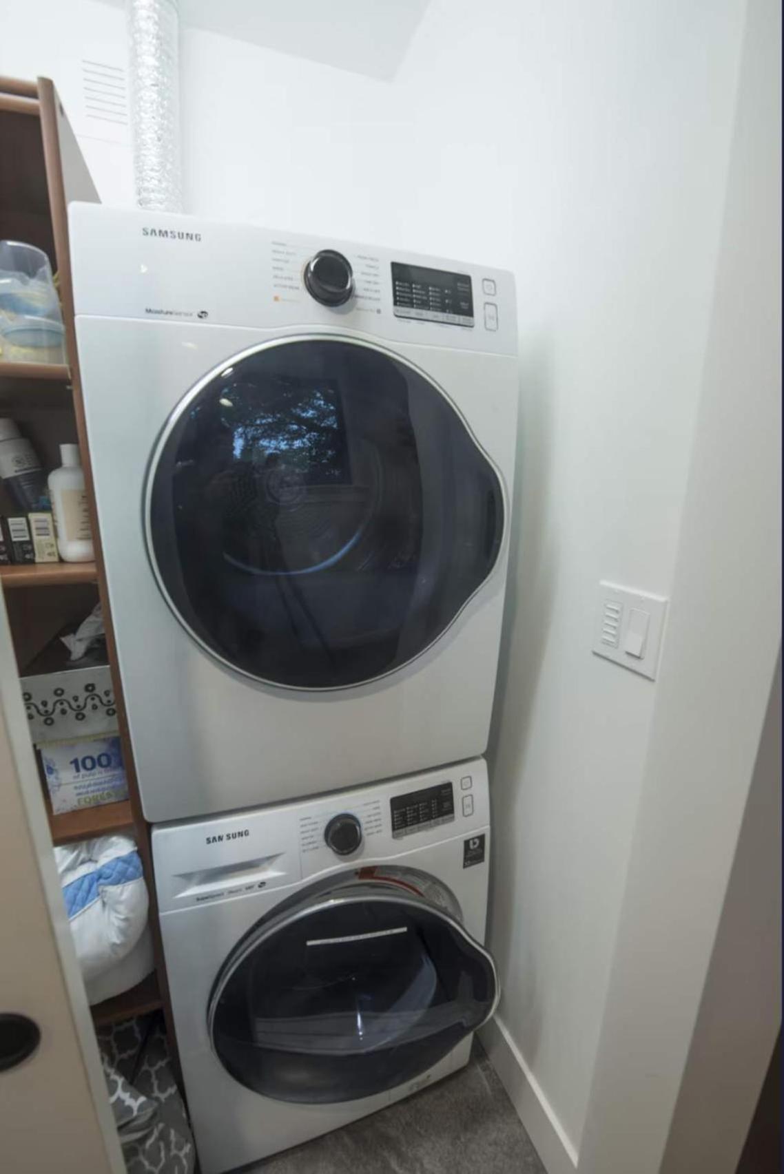 2 Bedroom Getaway Near Downtown Apartment