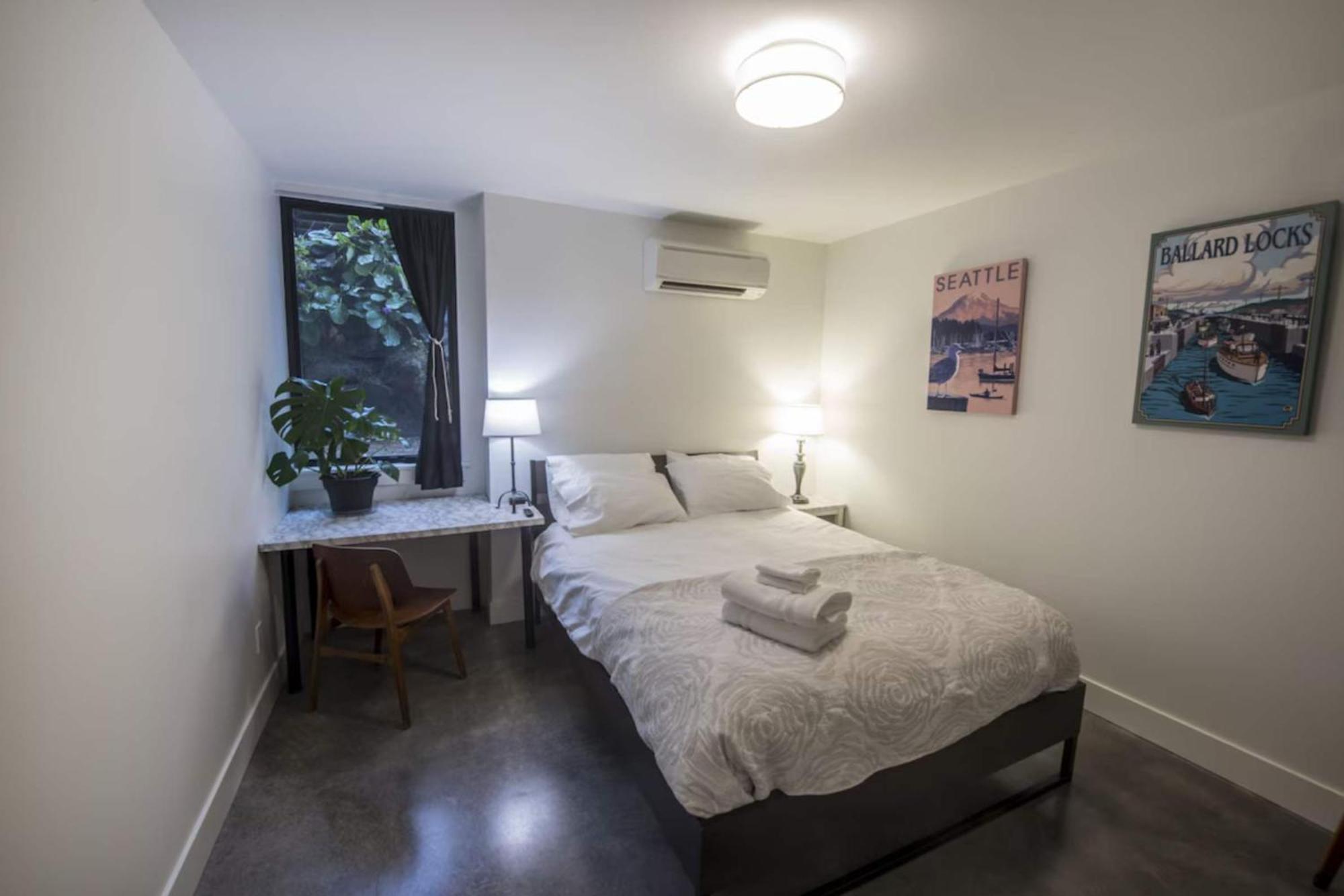 Apartment 2 Bedroom Getaway Near Downtown