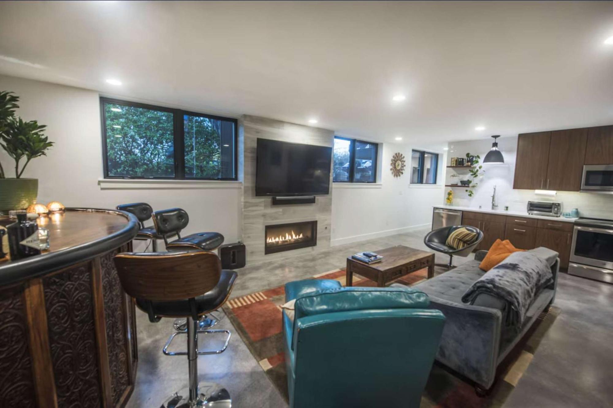 2 Bedroom Getaway Near Downtown