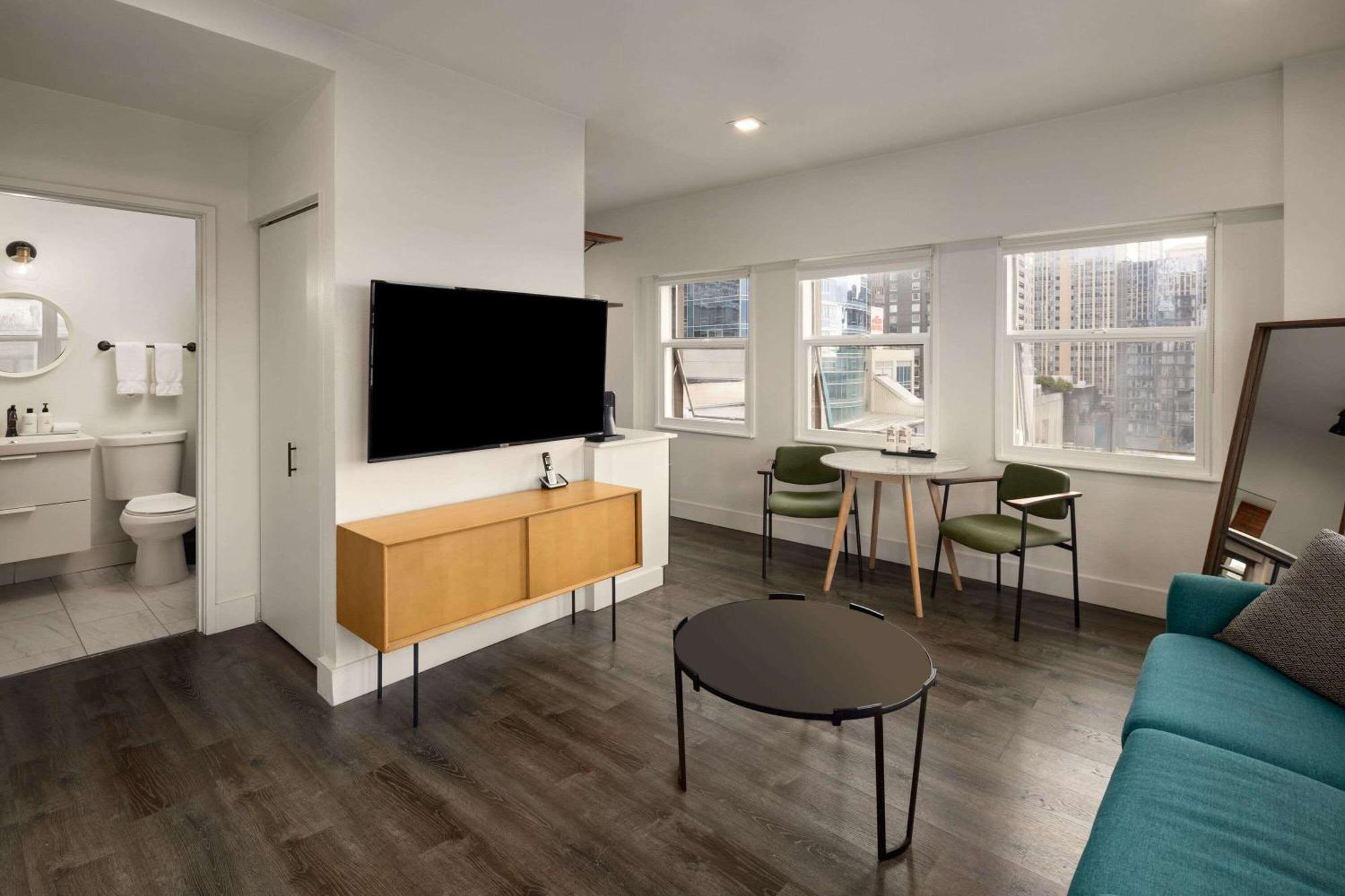 Reside Downtown, A Wyndham Hotel