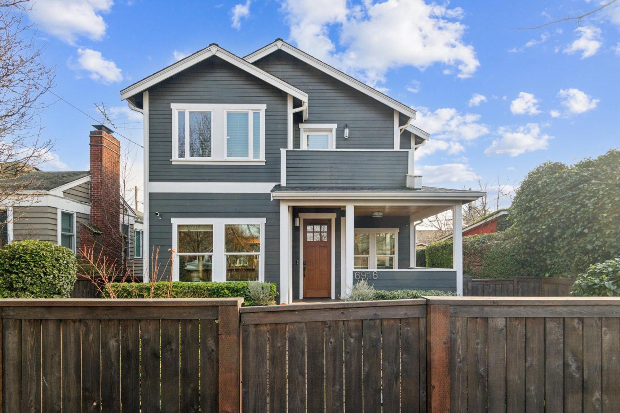 Spacious Family Retreat - Media Room & Patio Home *
