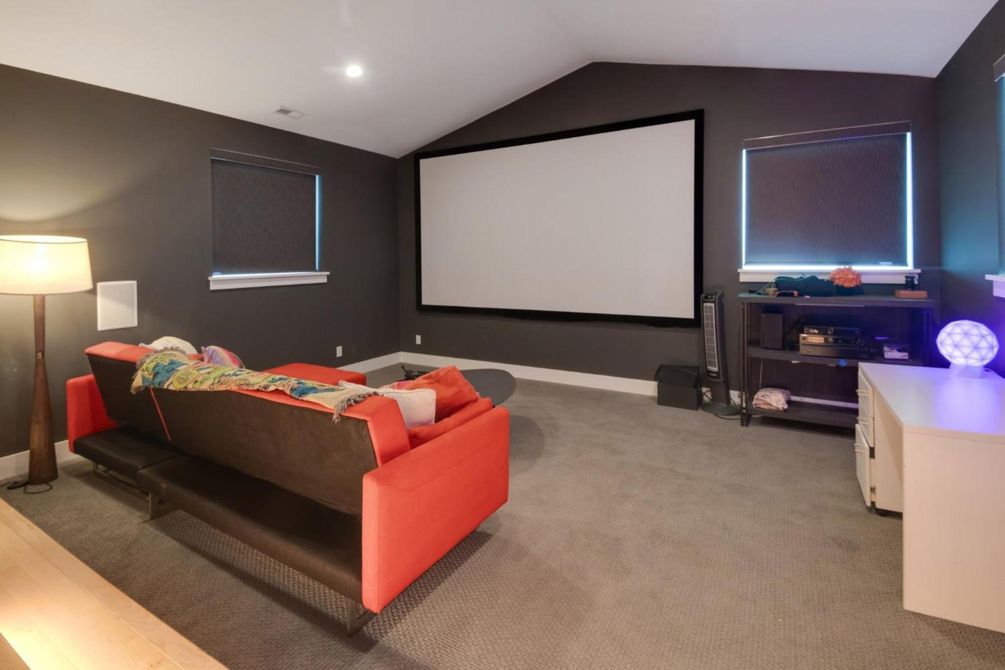 Spacious Family Retreat - Media Room & Patio Home Seattle