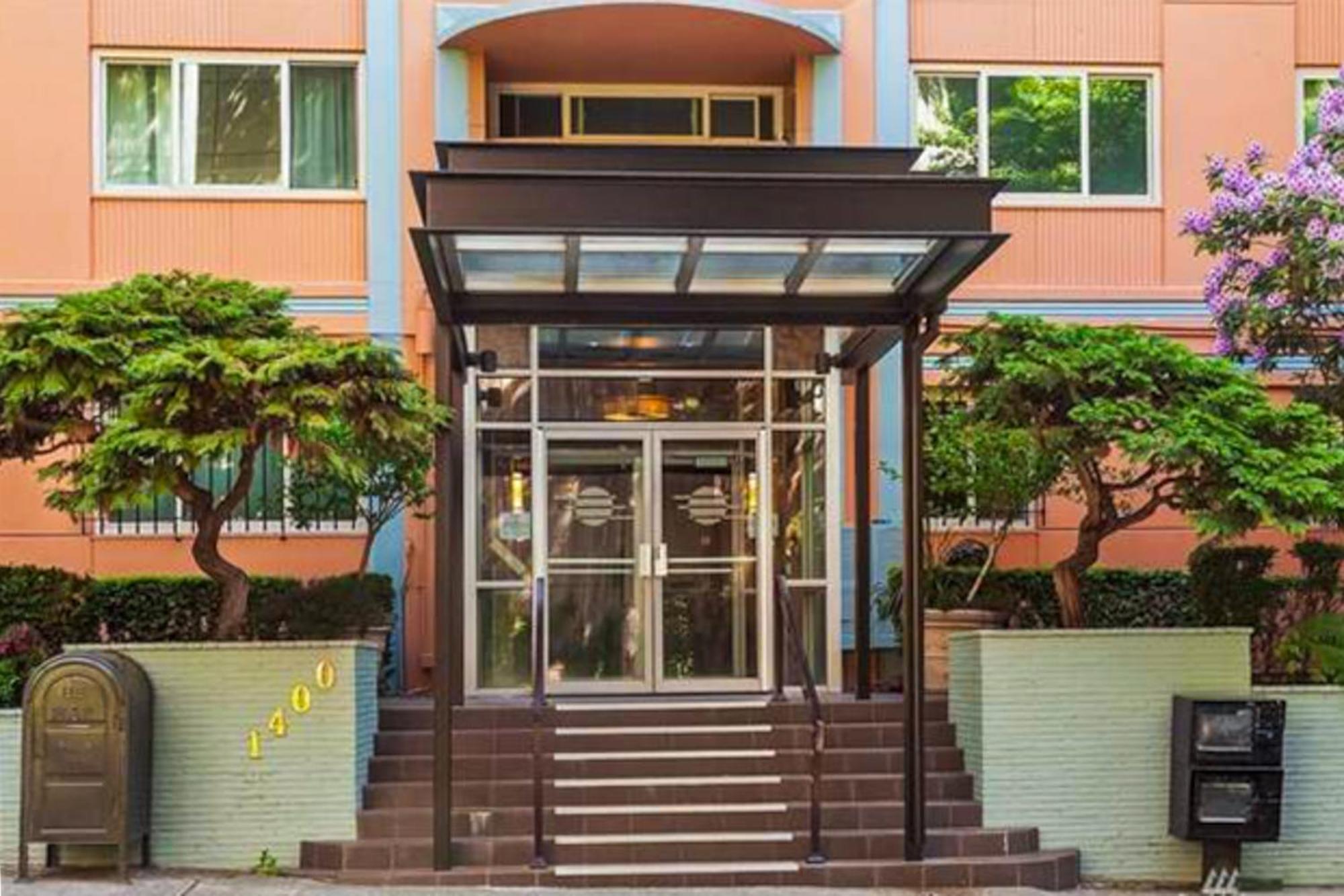 Aparthotel Seattle's Hidden Gem *