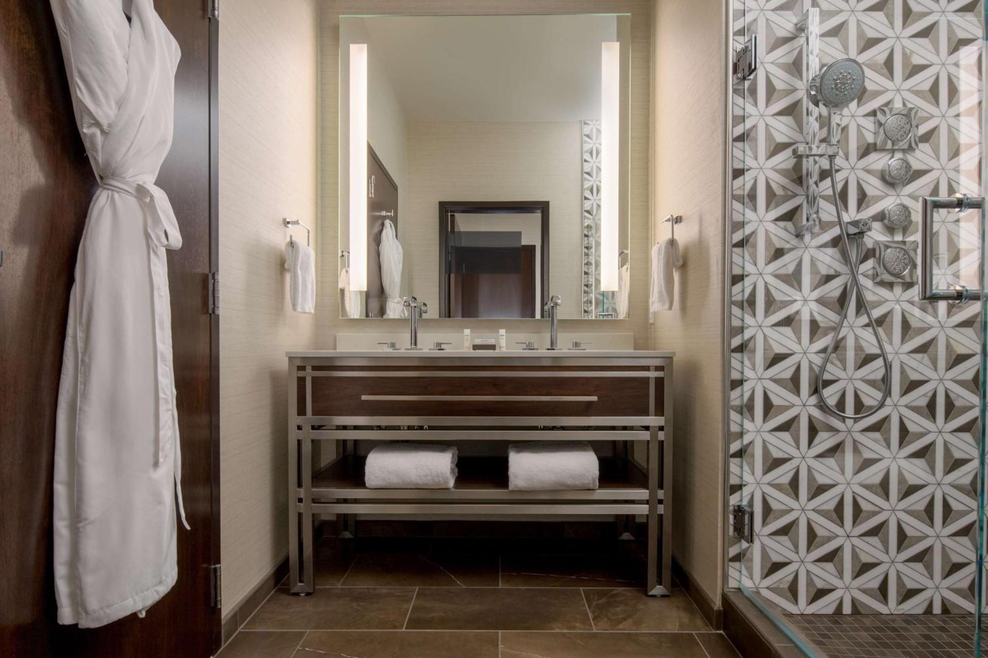 Embassy By Hilton Downtown Pioneer Square Hotel 4*