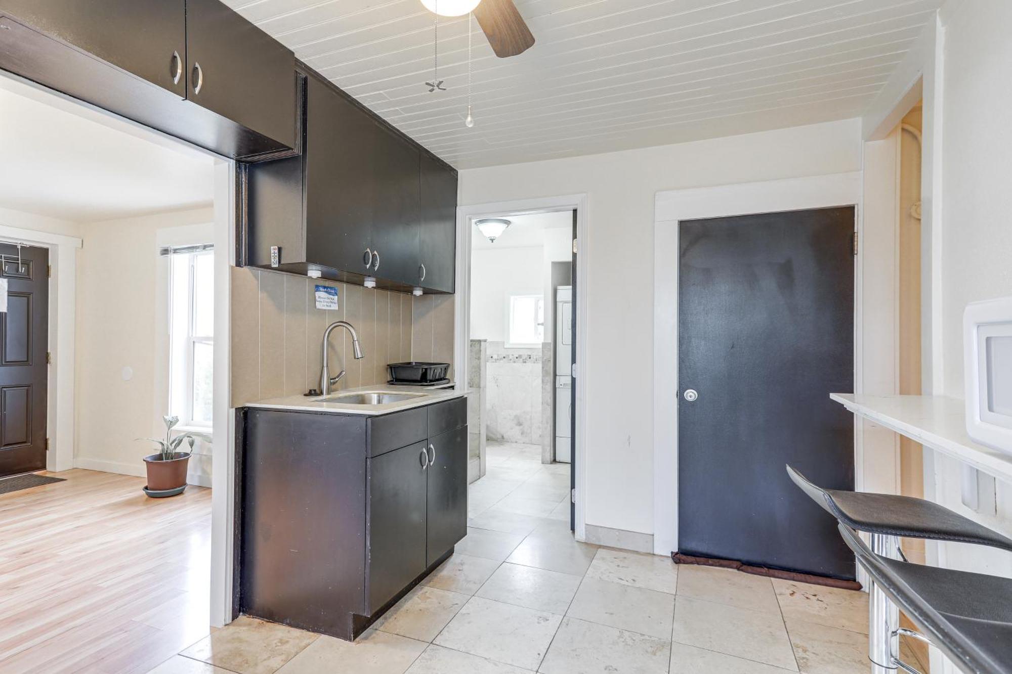 Holiday home 1 Mi To Light Rail Cozy And Convenient Seattle