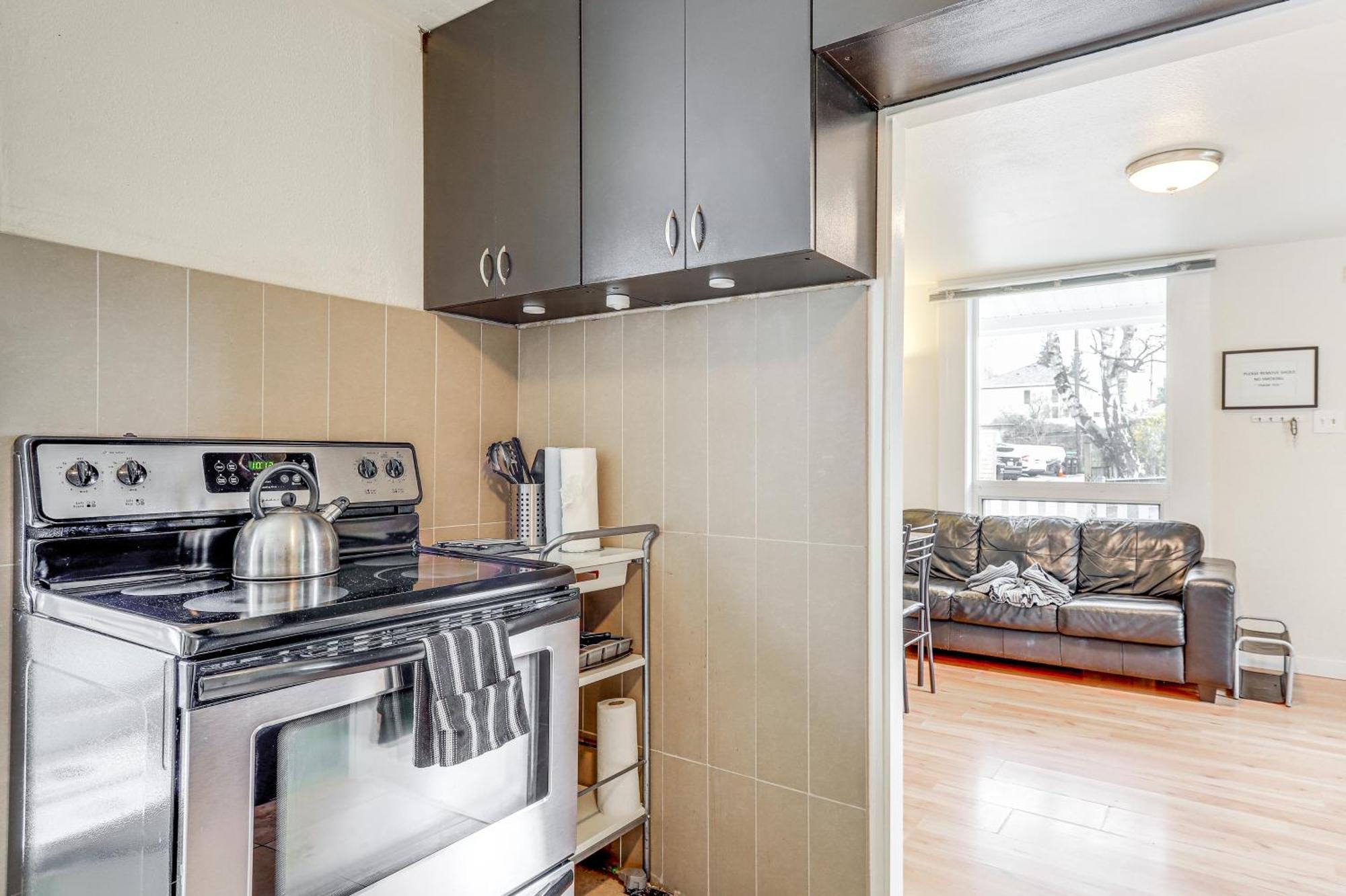 Holiday home 1 Mi To Light Rail Cozy And Convenient