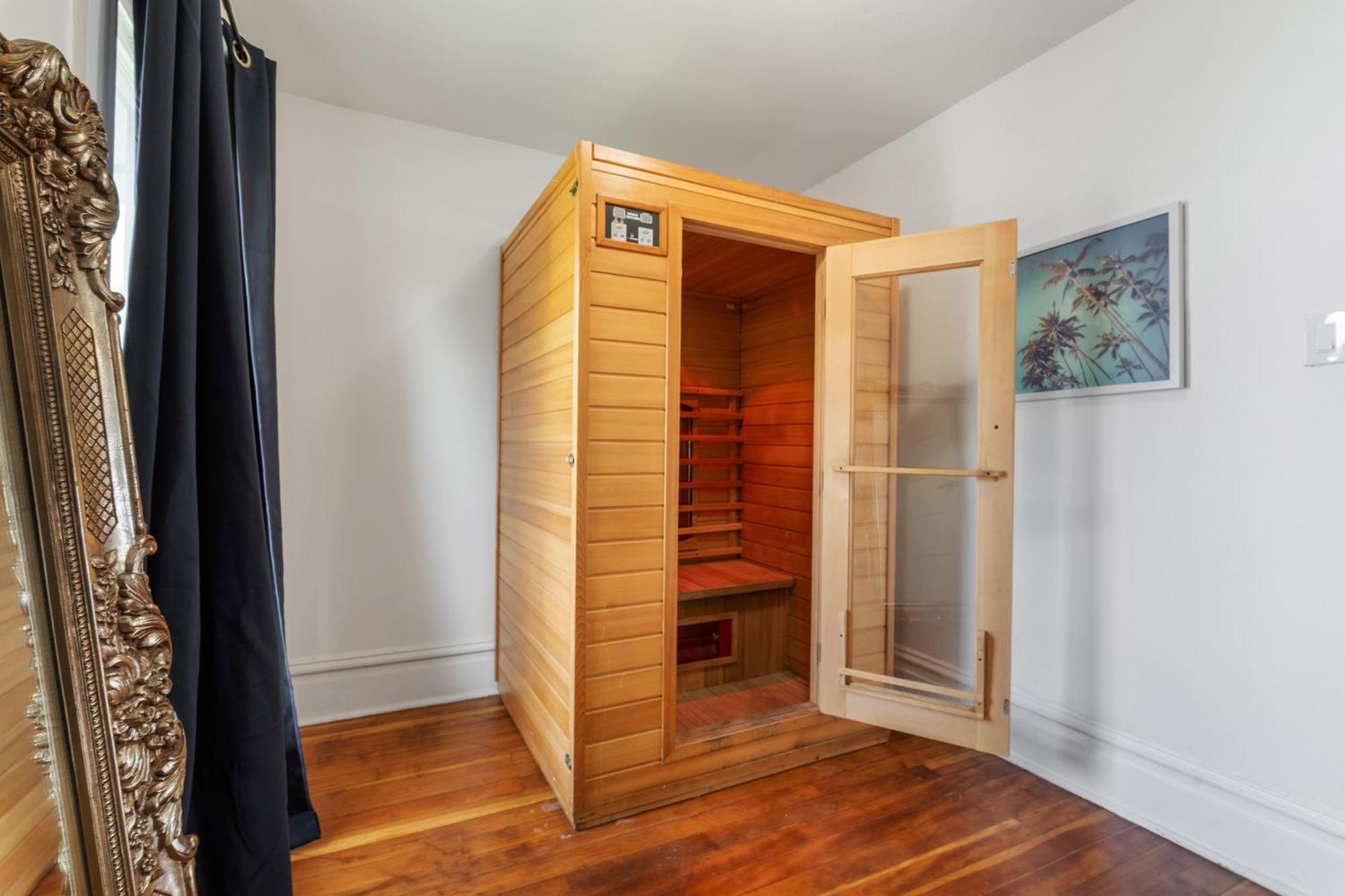 Northwest Retreat With Cedar Hot Tub Holiday home