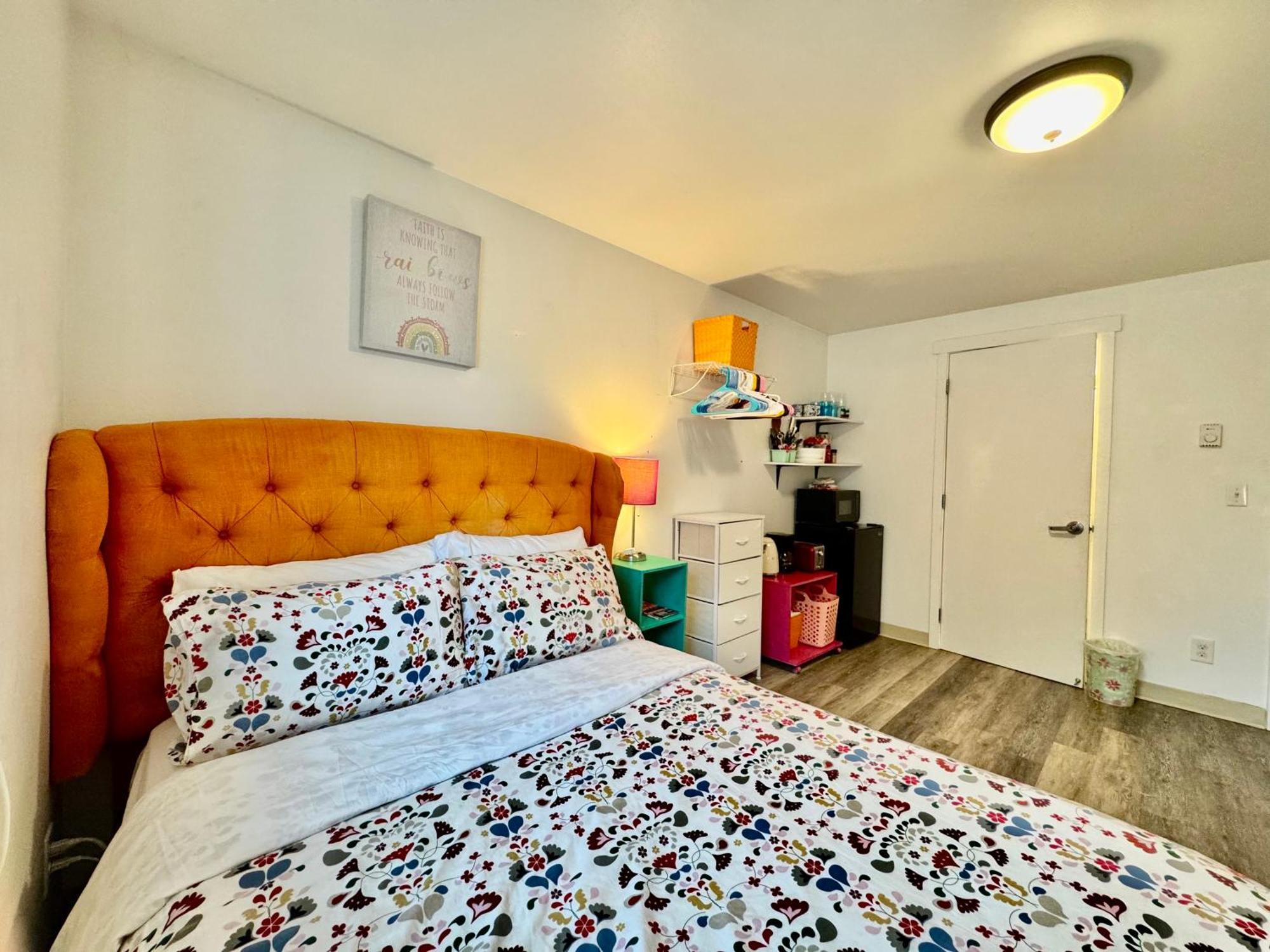 Micro In District- 10 Mins Walk To Of Wa Apartment Seattle