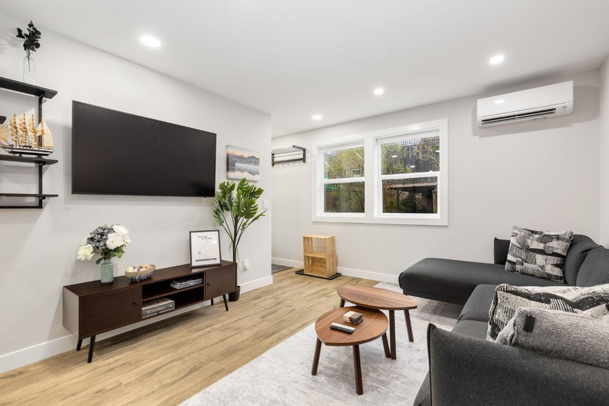 Modern Ballard Retreat Near & Parks Holiday home *