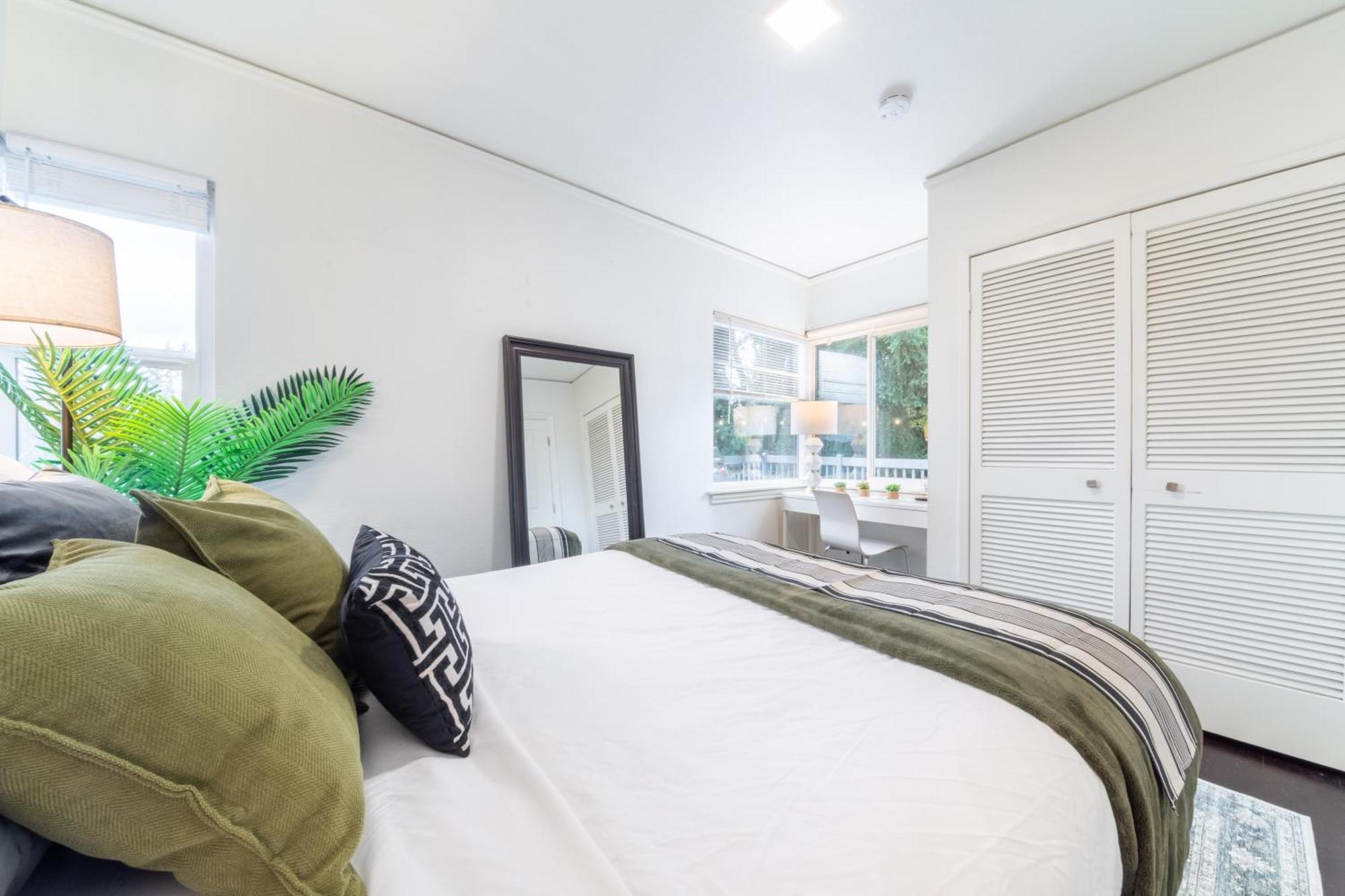 Holiday home Cozy Lakeview Retreat In *