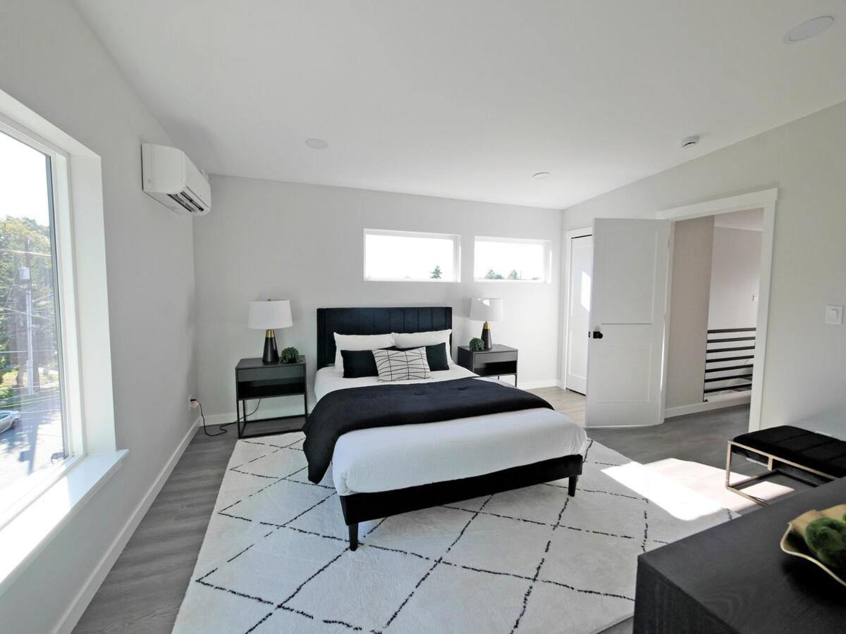 Brand New Modern With Rooftop Terrace *