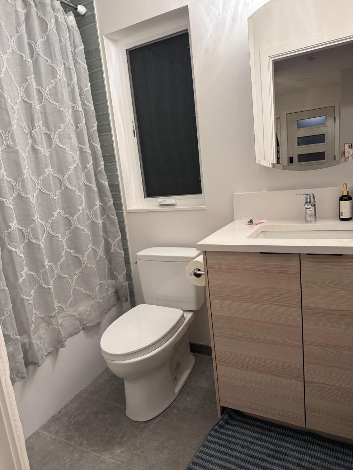 Alki Front Townhome Holiday home *