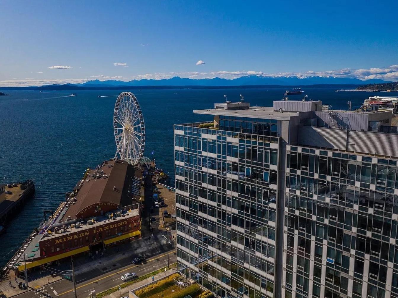 Luxury 1bedroom 1bath Ferris Wheel Water Views *