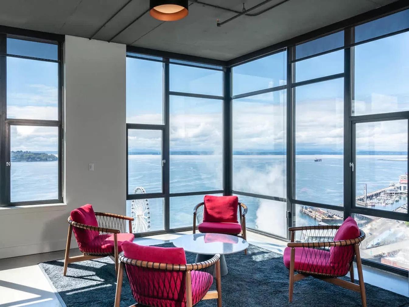 Luxury 1bedroom 1bath Ferris Wheel Water Views Apartment *