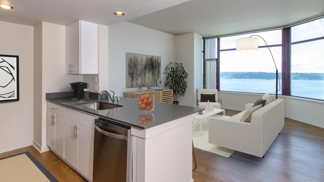 Luxury 1bedroom 1bath Ferris Wheel Water Views *