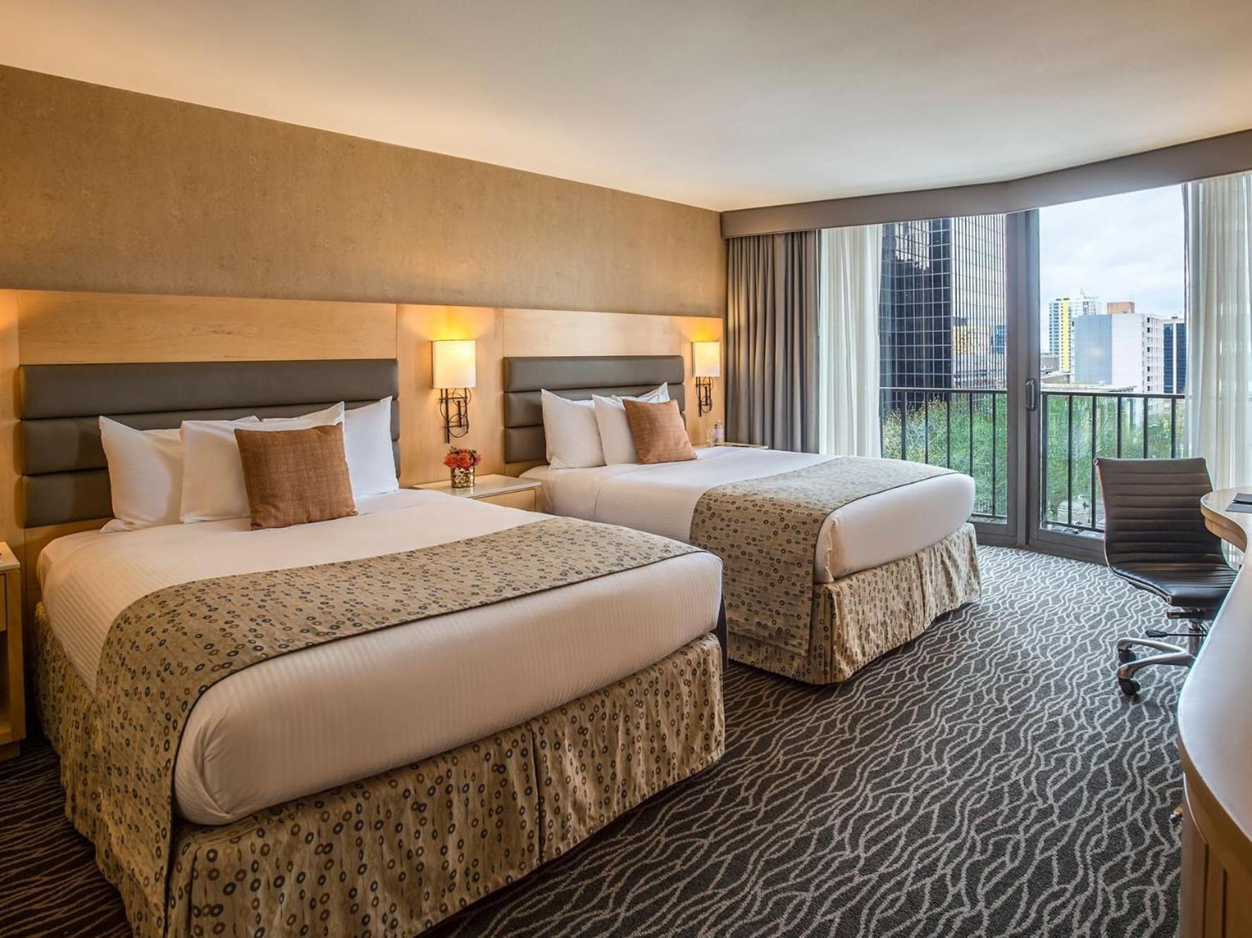 Warwick 4* Seattle