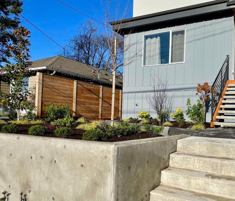 Gorgeous 1 Bedroom In A New House Free Parking Holiday home Seattle