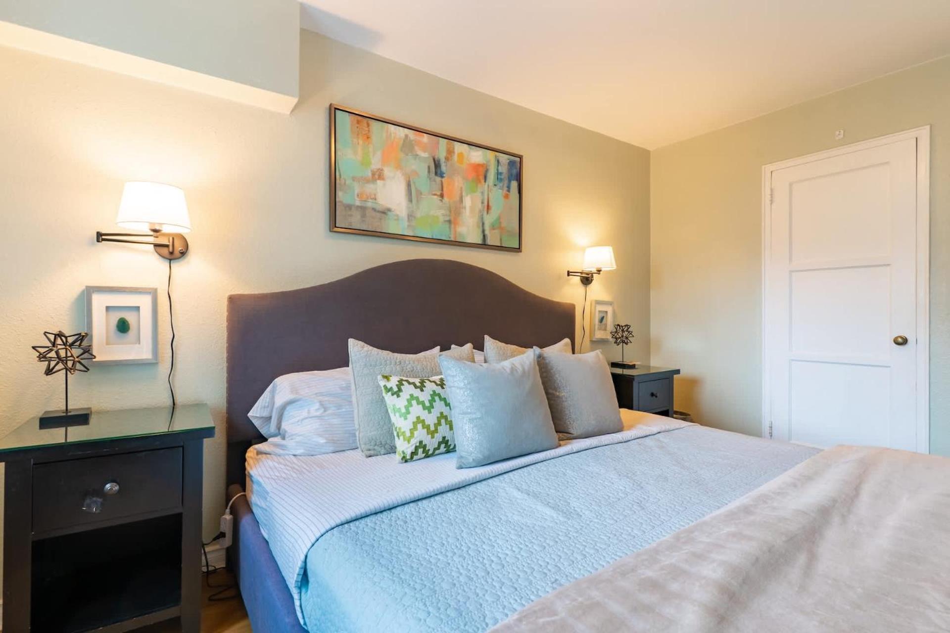 Eclectic Downtown & Cap Hill King Bed & Kitchen *
