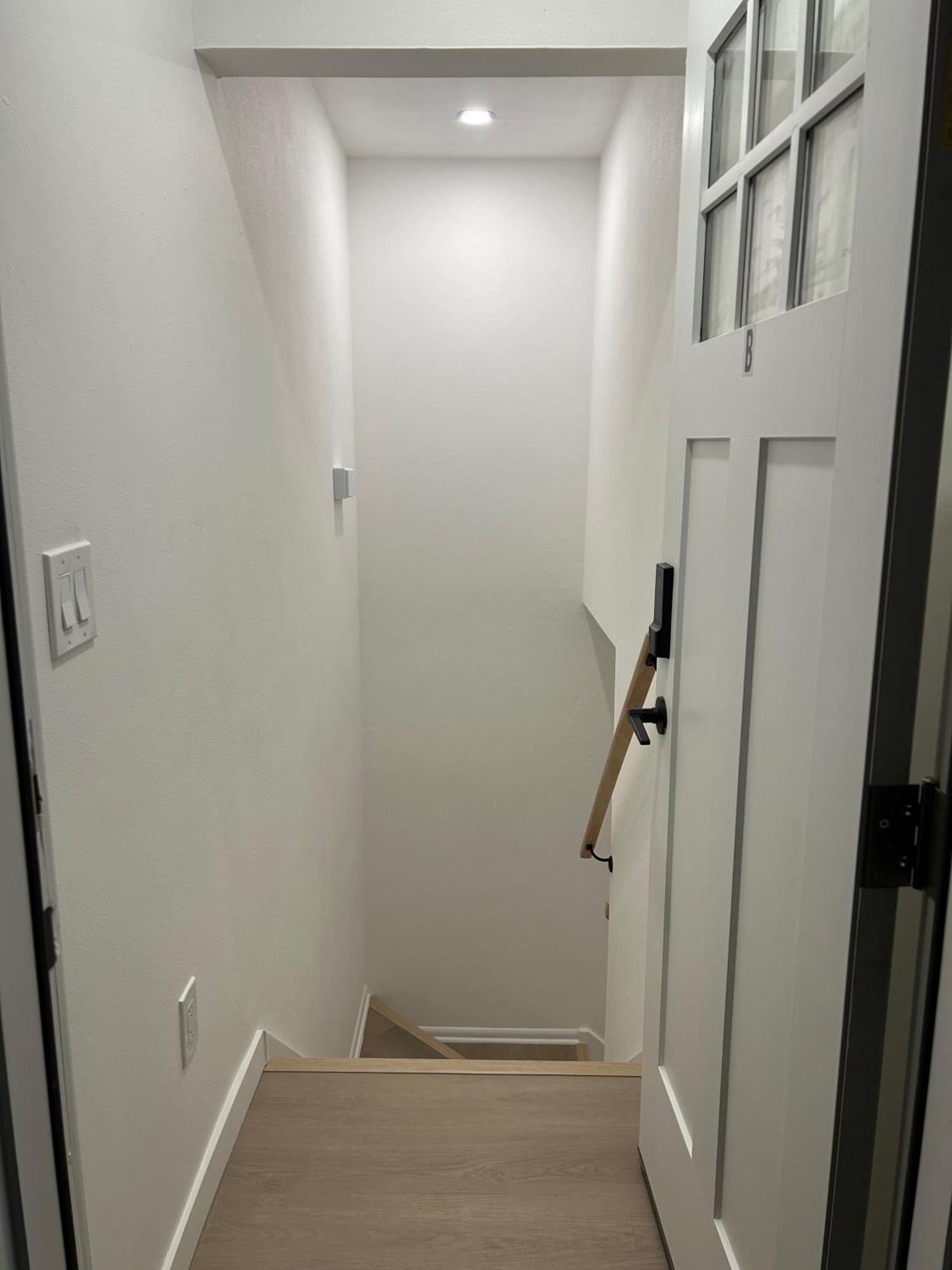 Modern Units Near Downtown, Lumen Fields, Light Rail Apartment Seattle