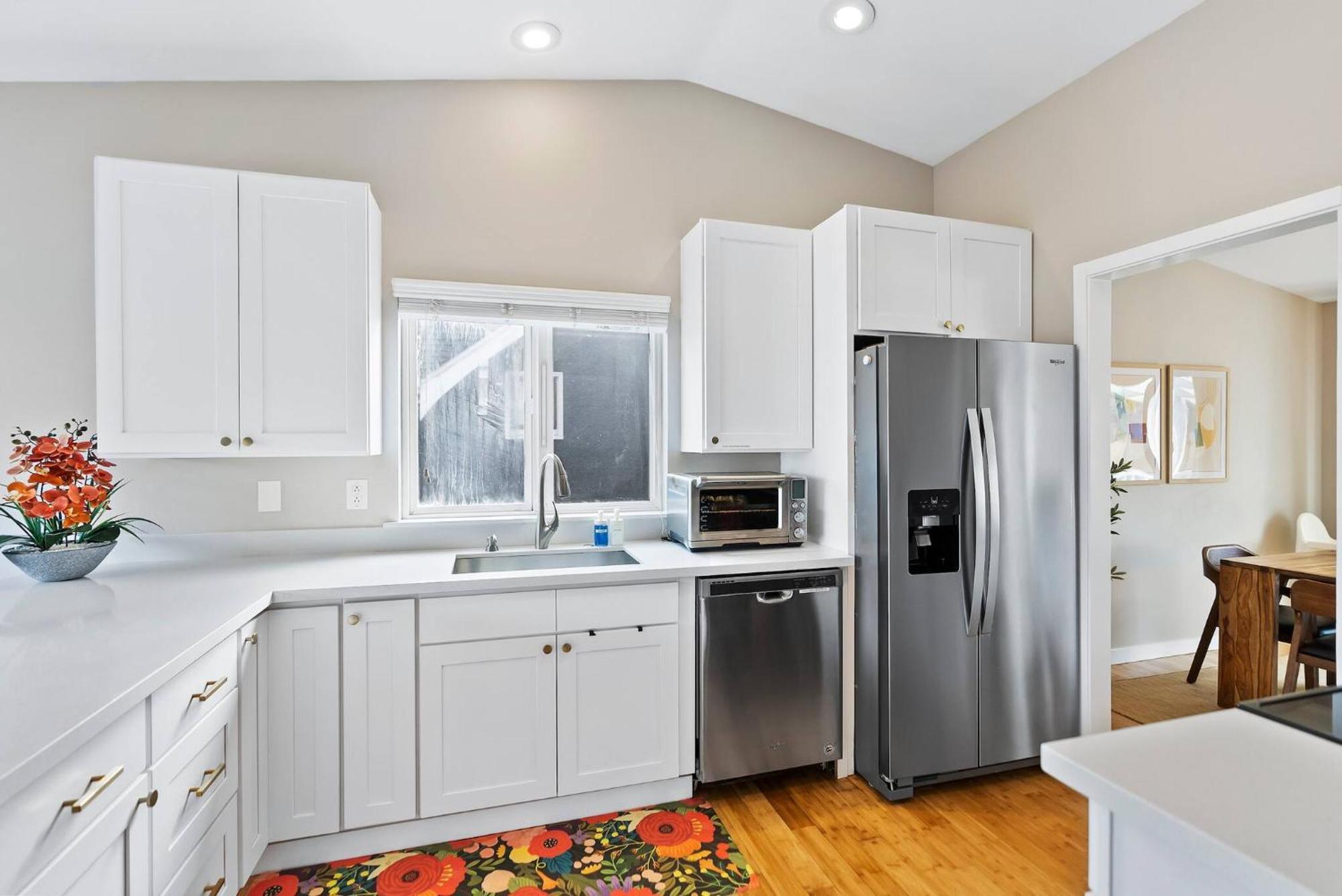 Modern 4bd In Ballard With A/c, Pet-friendly Holiday home *