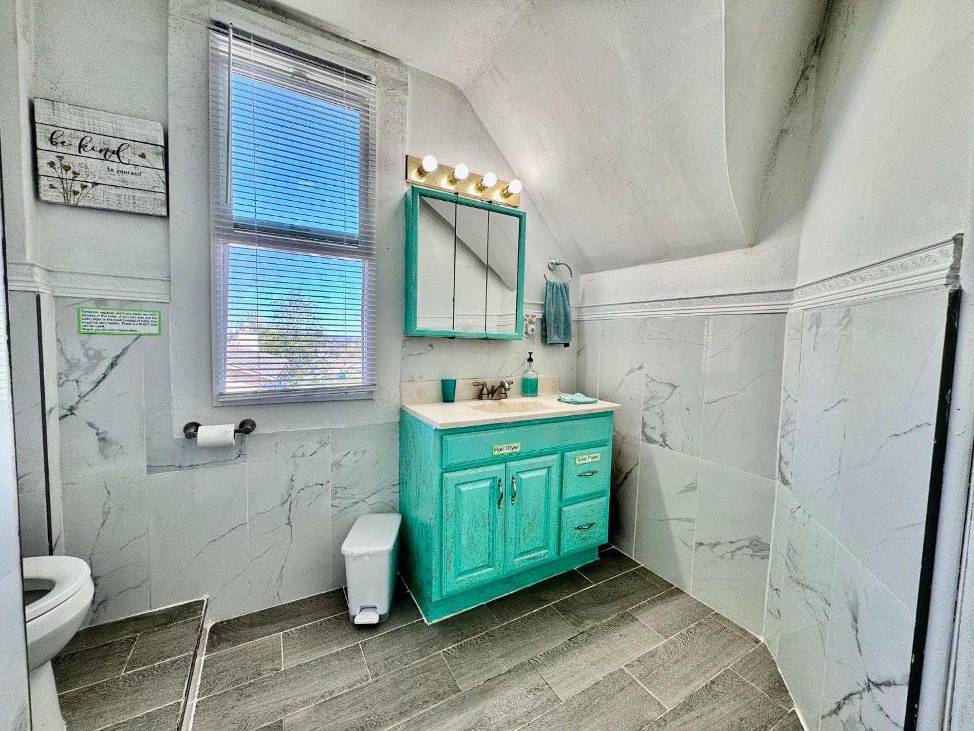 Homestay Tiny Private On The 1st Floor With Shared Bathroom Near Seatac Airport And Downtown Seattle