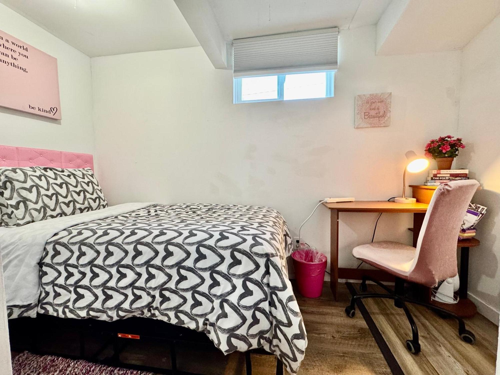 Tiny Private On The 1st Floor With Shared Bathroom Near Seatac Airport And Downtown *