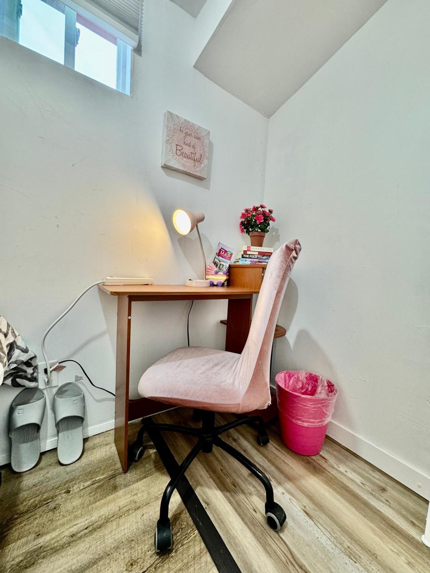 Tiny Private On The 1st Floor With Shared Bathroom Near Seatac Airport And Downtown Seattle