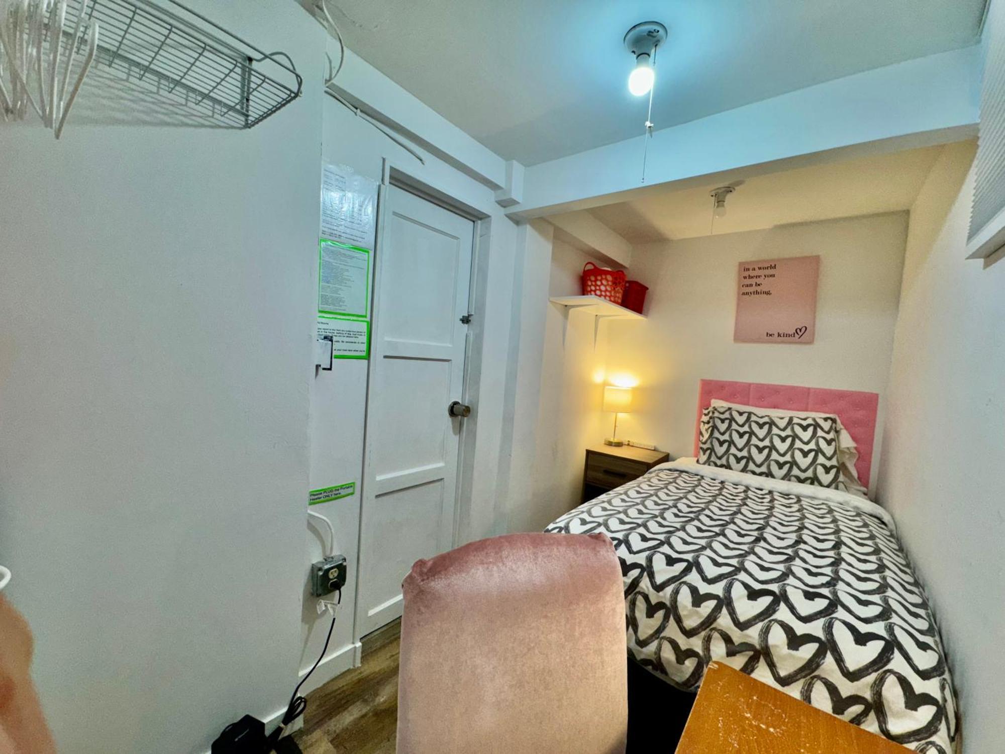 Tiny Private On The 1st Floor With Shared Bathroom Near Seatac Airport And Downtown Homestay
