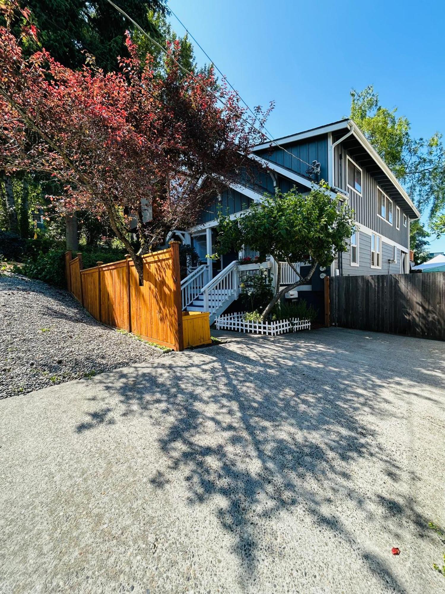 Apartment Quiet Retreat Near Light Rail, Downtown & Stadiums!