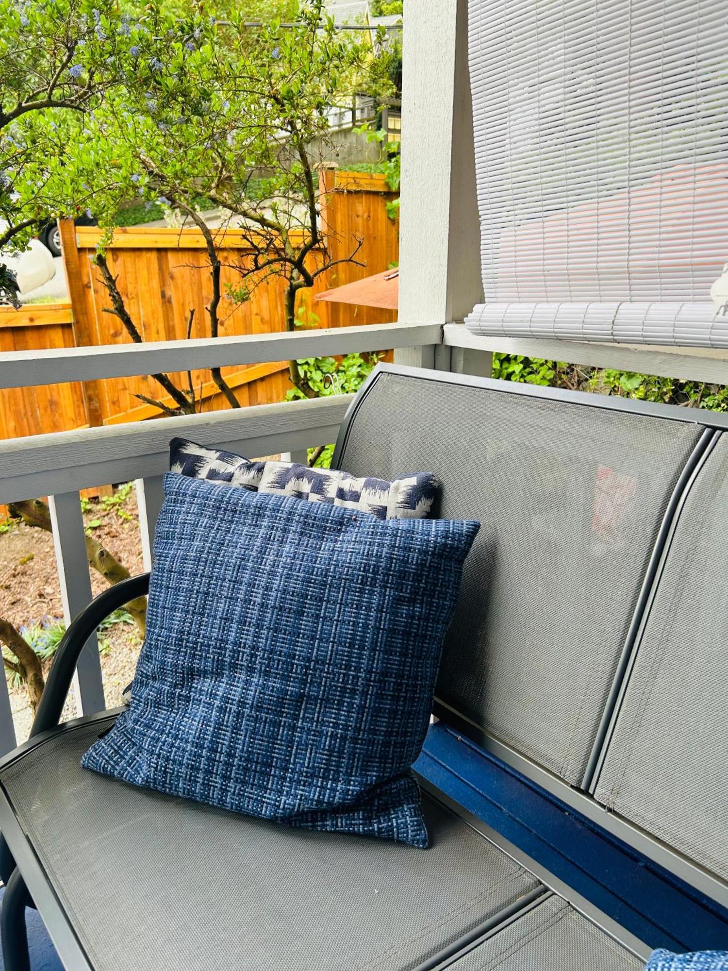 Apartment Quiet Retreat Near Light Rail, Downtown & Stadiums! *