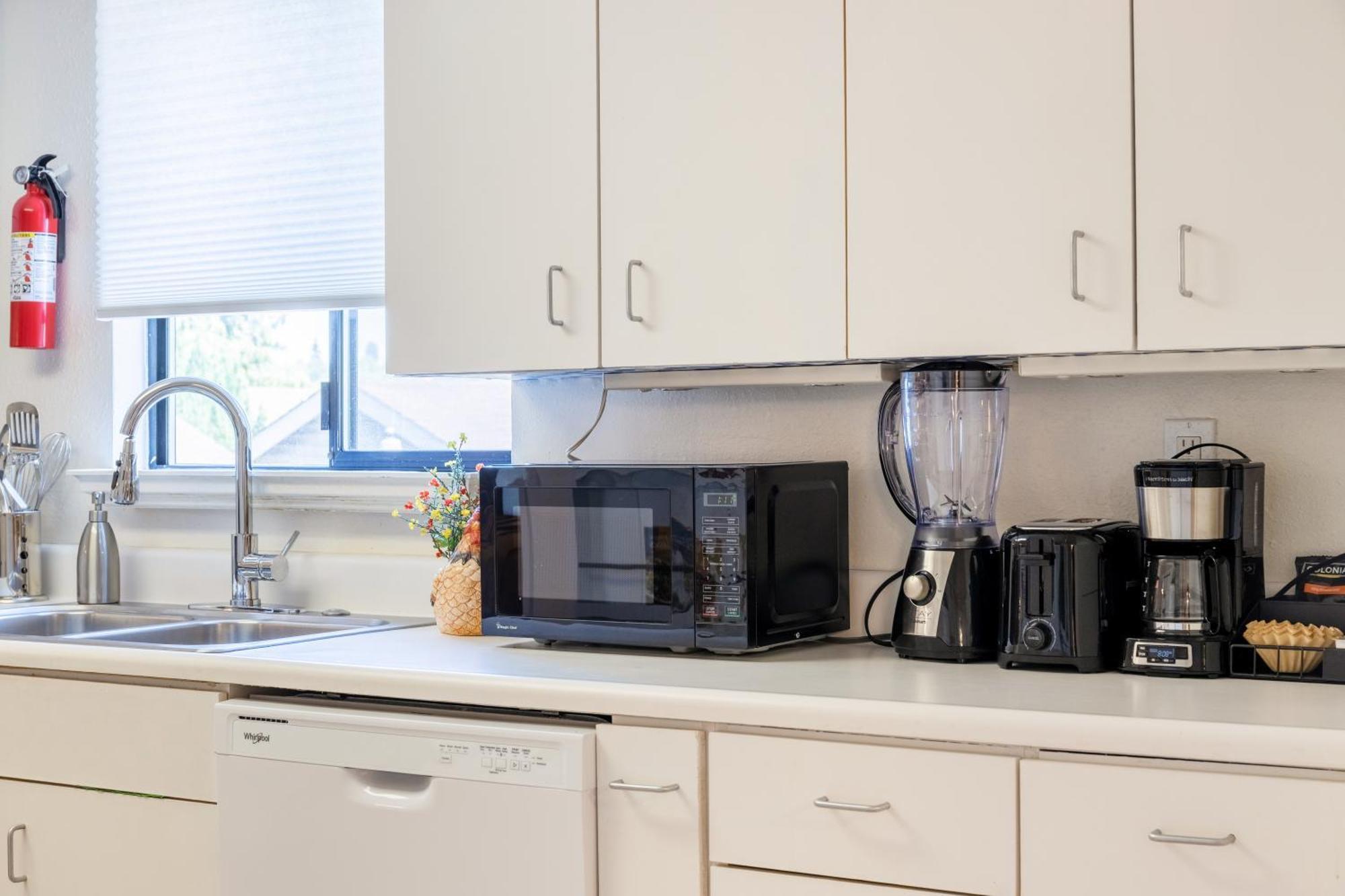 Apartment Quiet Retreat Near Light Rail, Downtown & Stadiums! Seattle