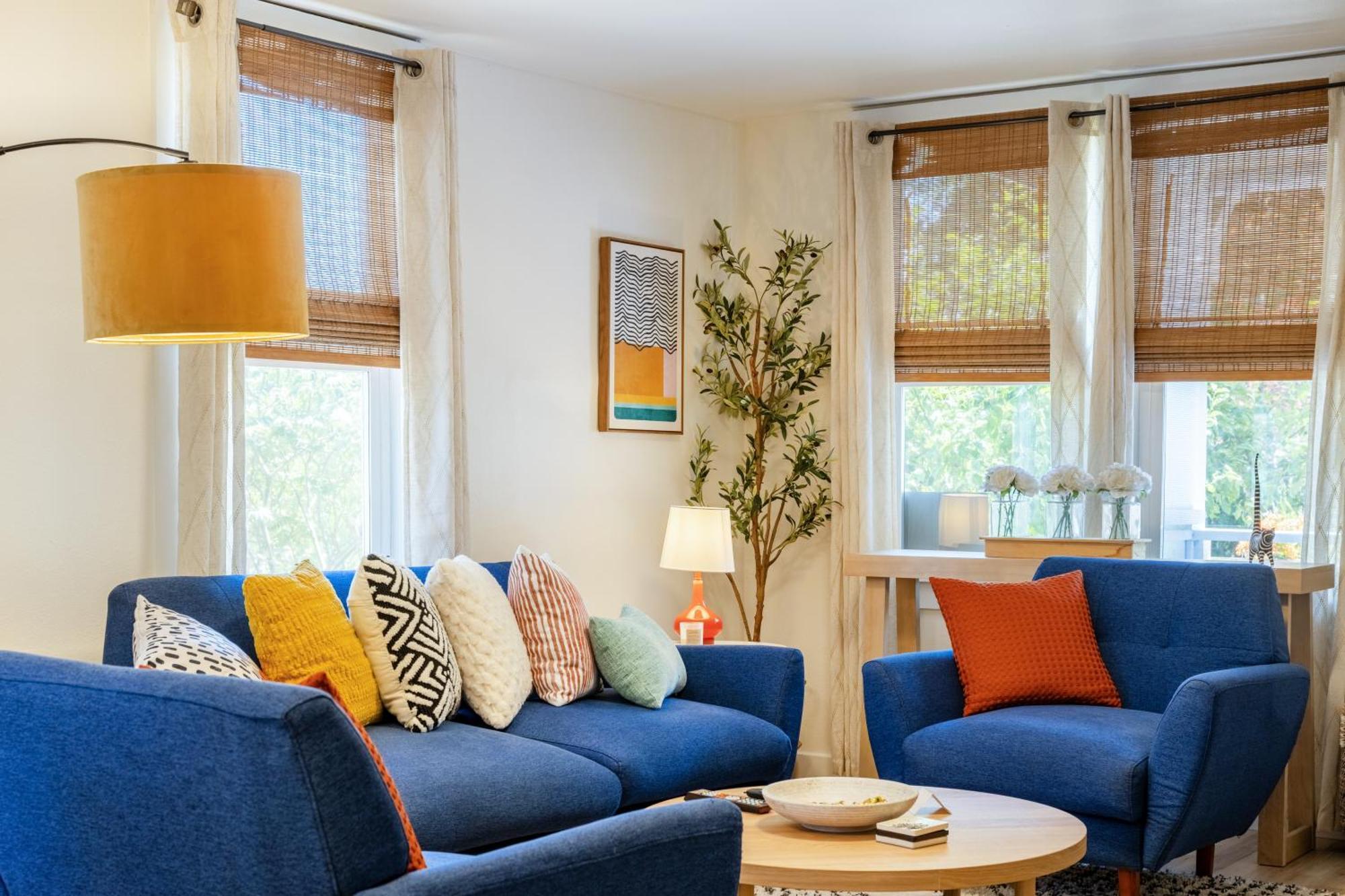 Quiet Retreat Near Light Rail, Downtown & Stadiums!