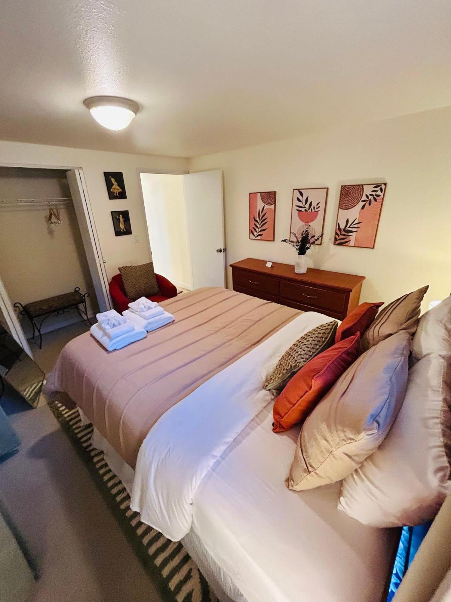 Quiet Retreat Near Light Rail, Downtown & Stadiums! Apartment Seattle