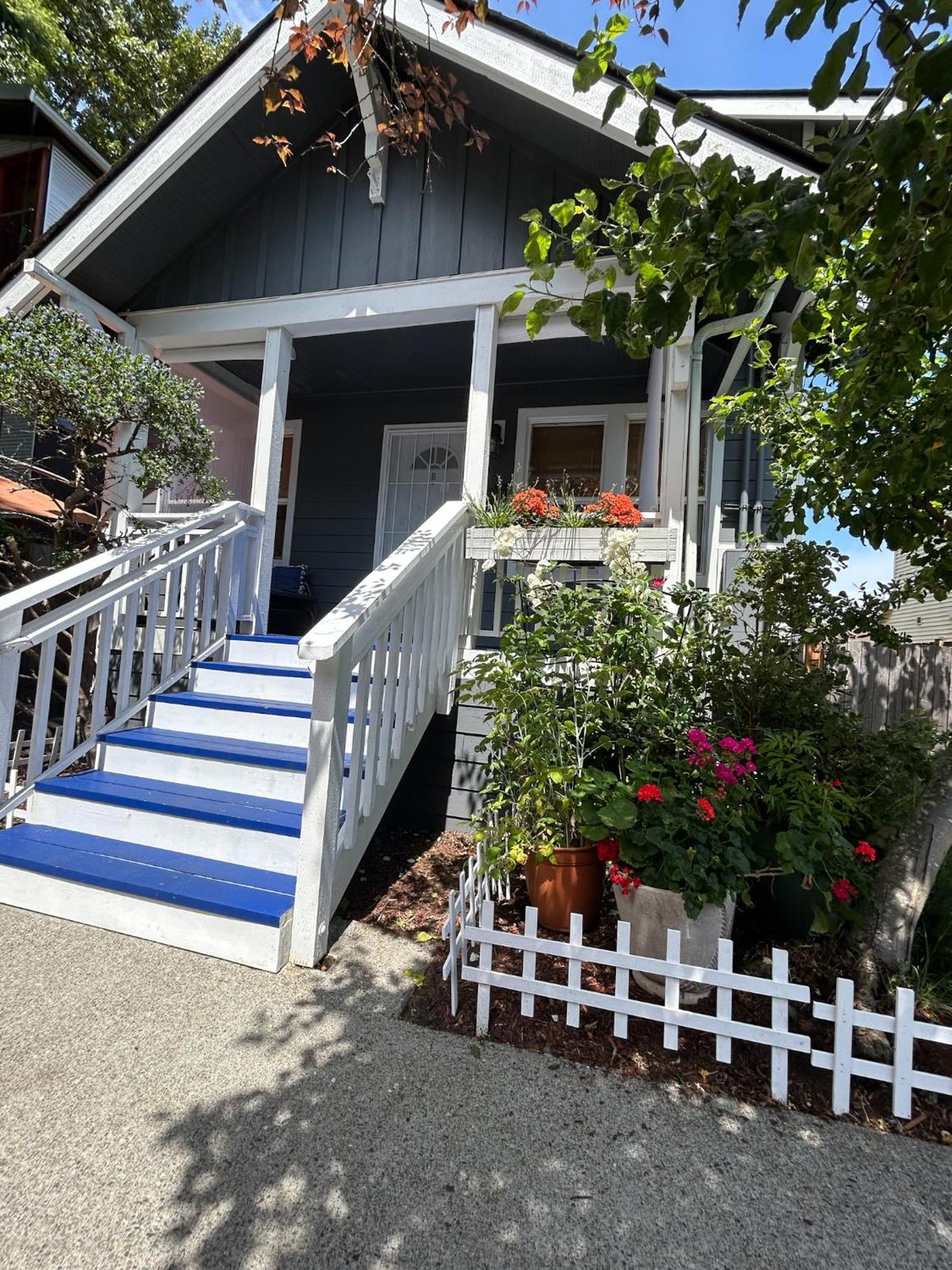 Quiet Retreat Near Light Rail, Downtown & Stadiums! * Seattle
