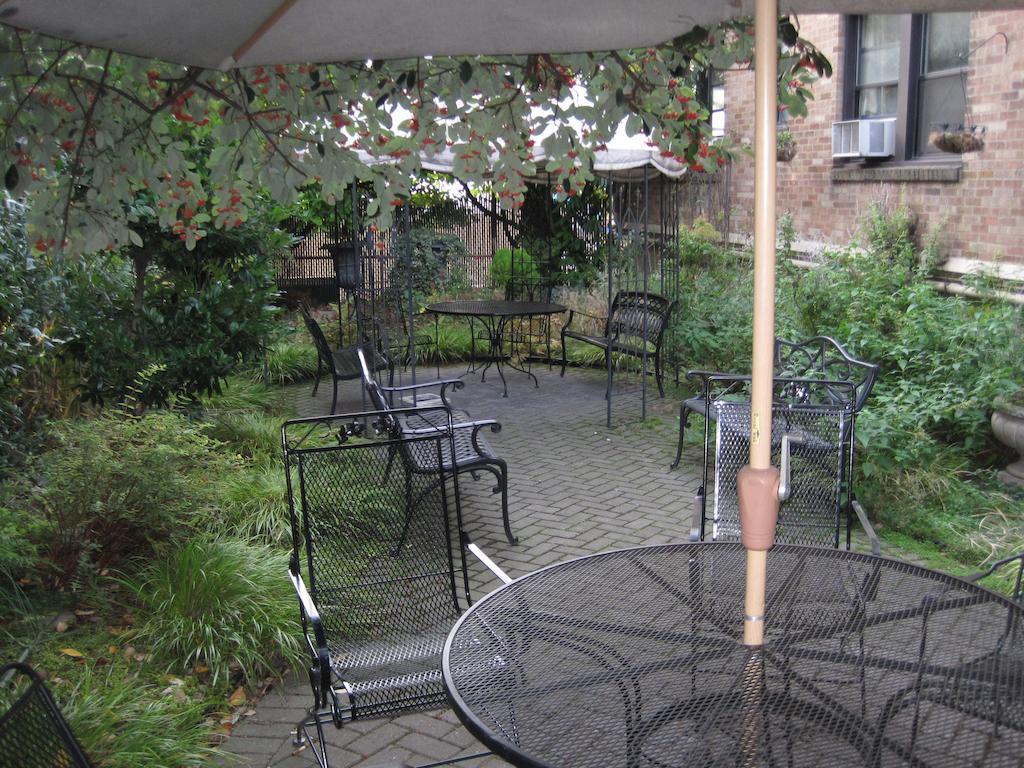 At Queen Anne Hotel 3*