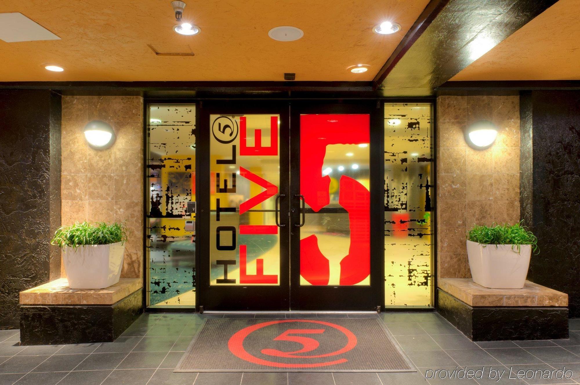 Hotel Staypineapple, Five, Downtown