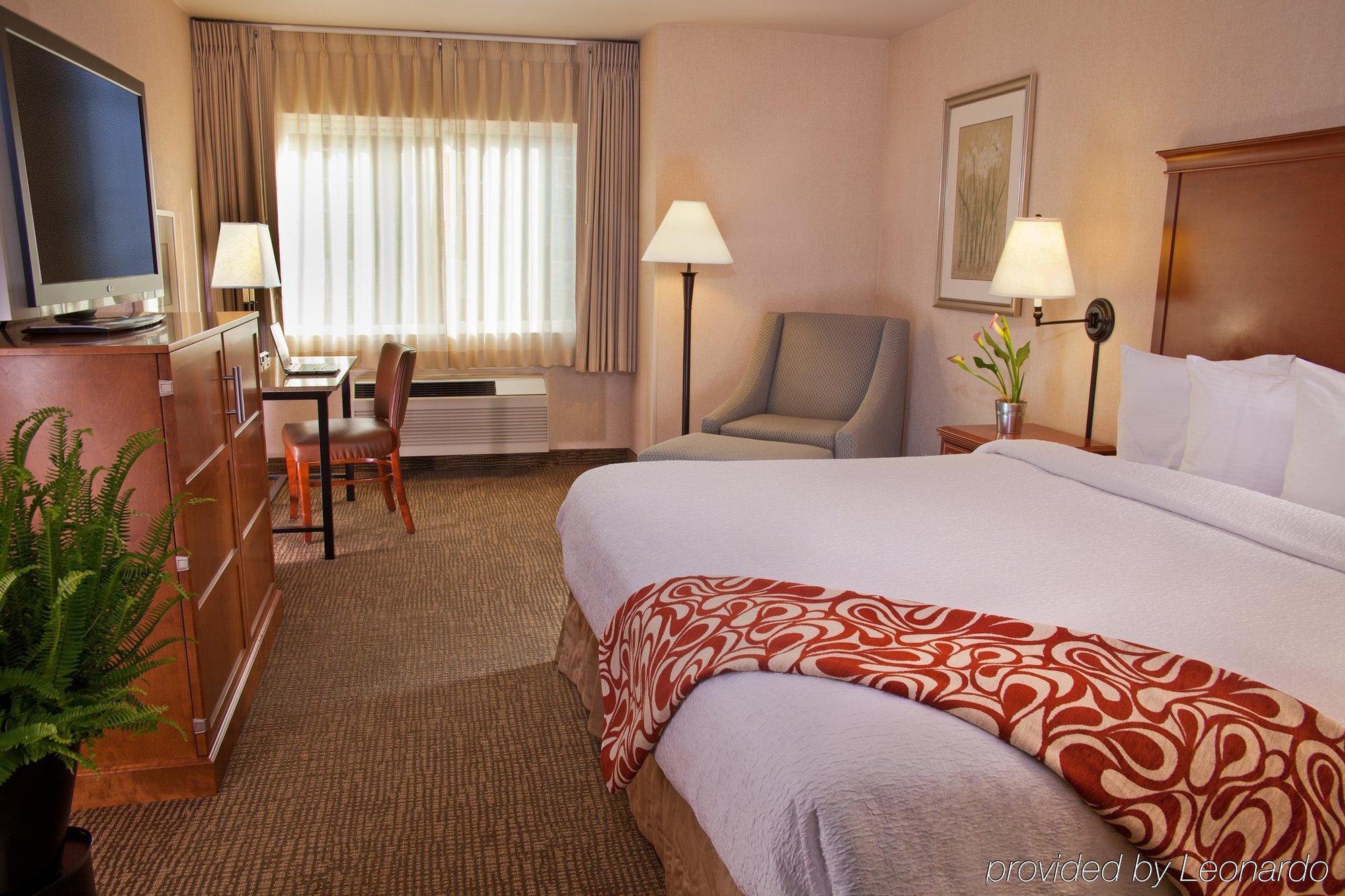Silver Cloud - Of Washington District 3* Seattle